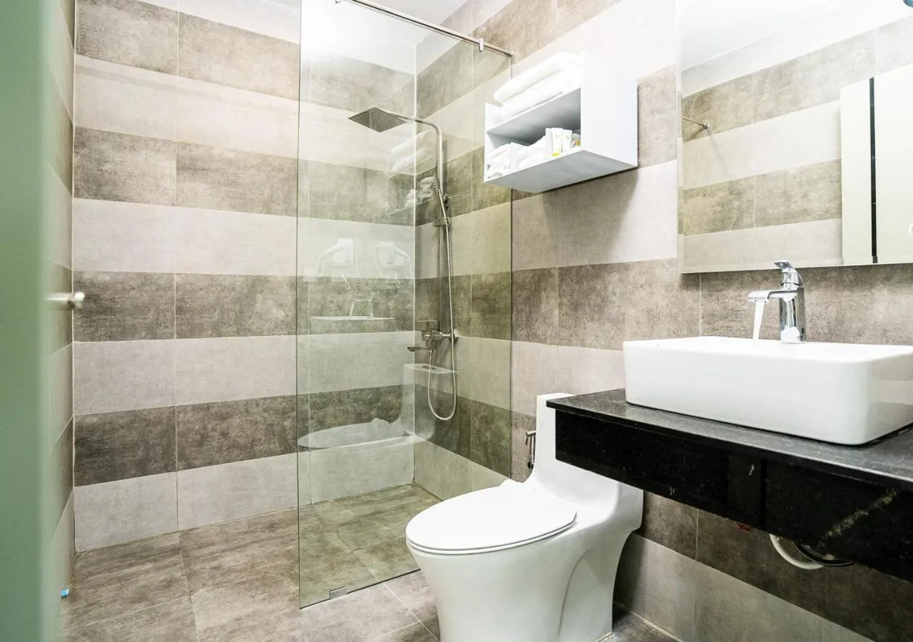 Shower in The Square Kampot Hotel