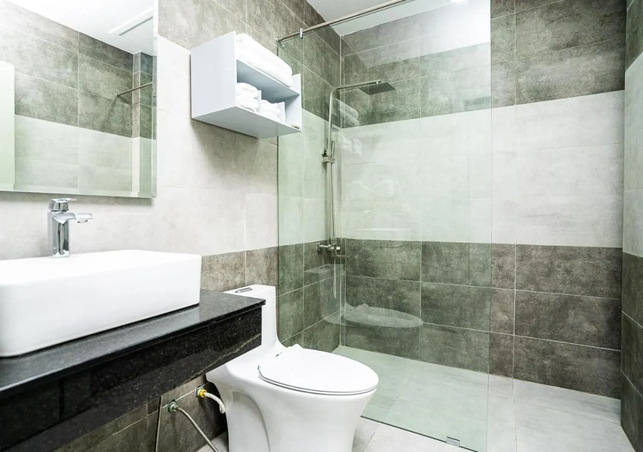 Shower in The Square Kampot Hotel