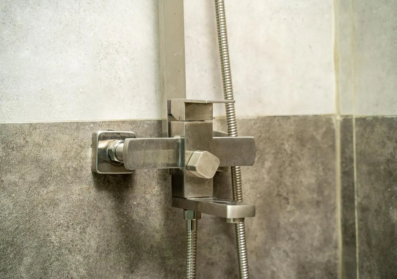 Shower in The Square Kampot Hotel