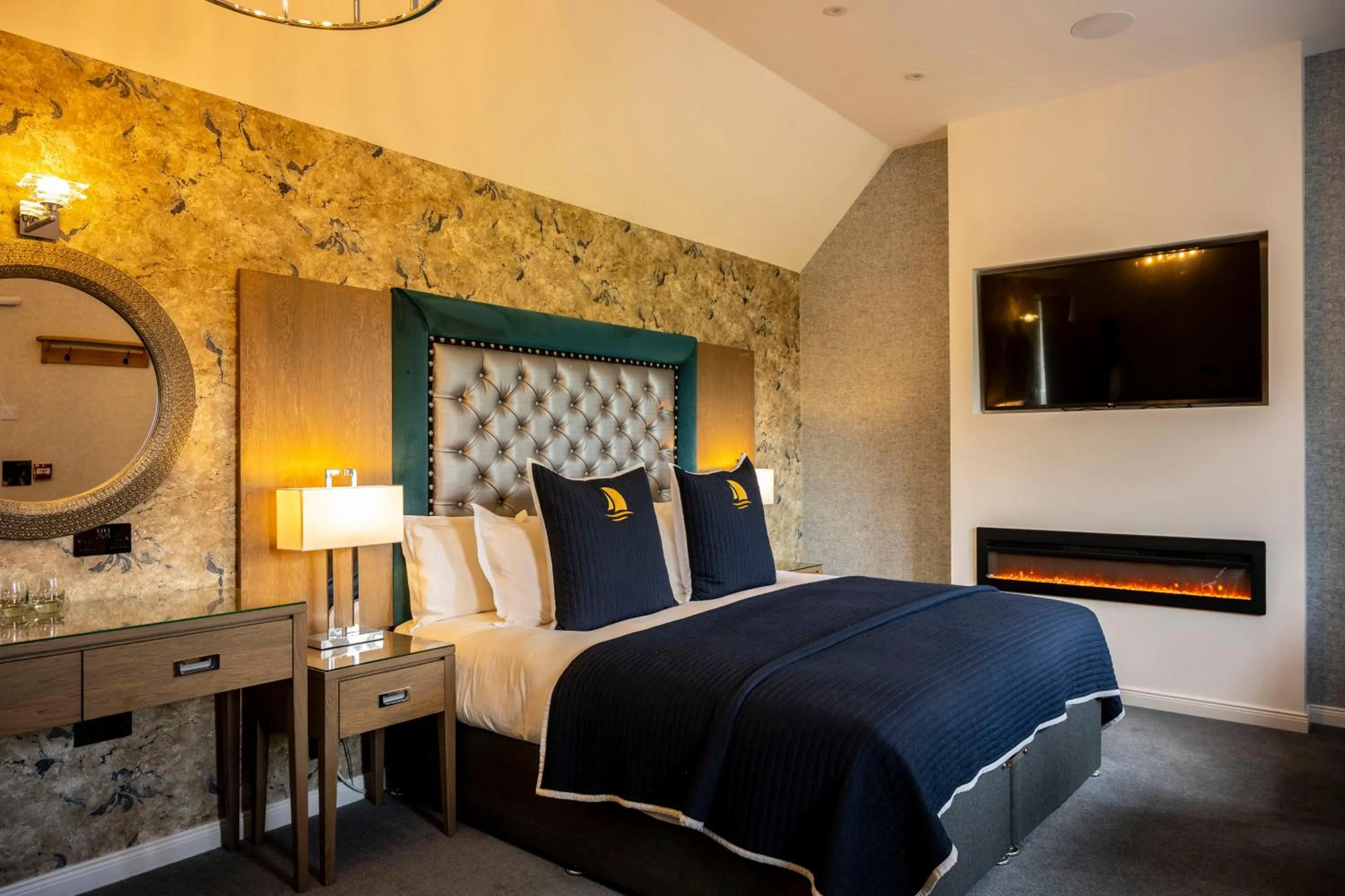 Bedroom, Bed in Duisdale House Hotel