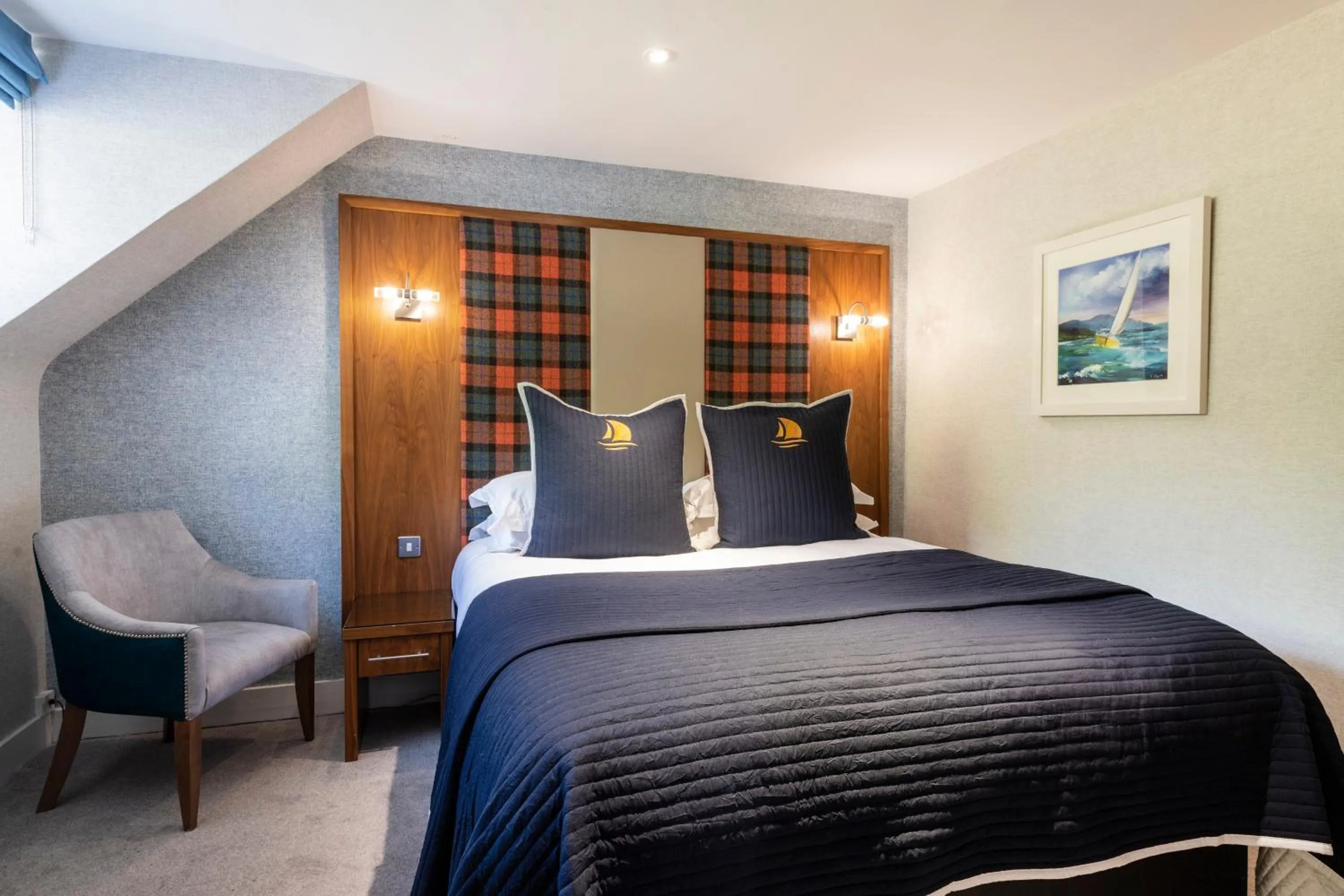 Bedroom, Bed in Duisdale House Hotel