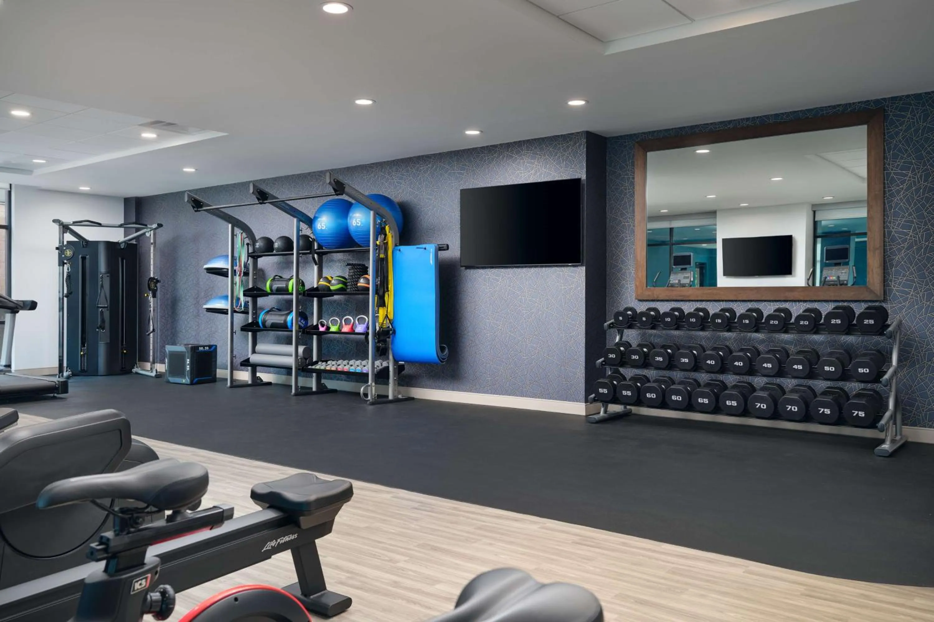 Fitness centre/facilities in Hampton Inn Towson Downtown