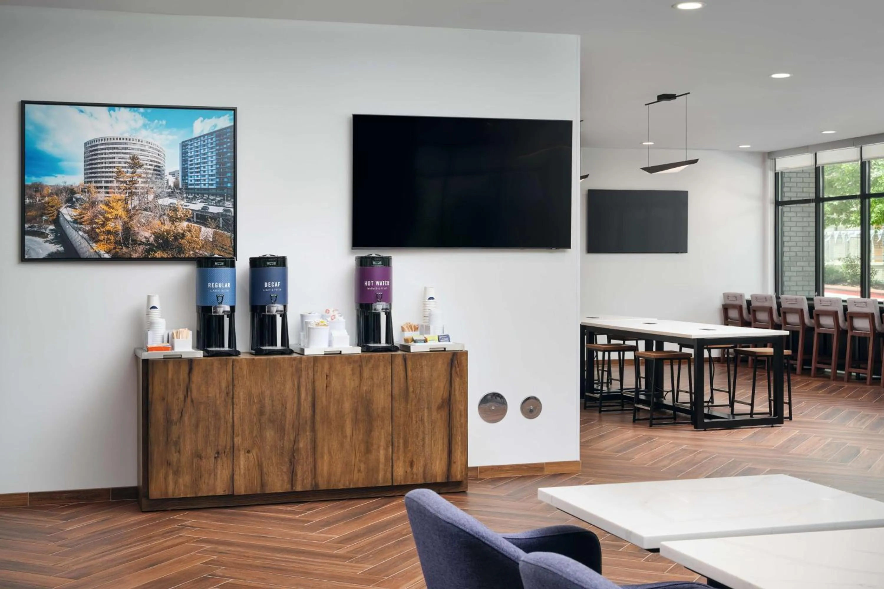 Breakfast in Hampton Inn Towson Downtown