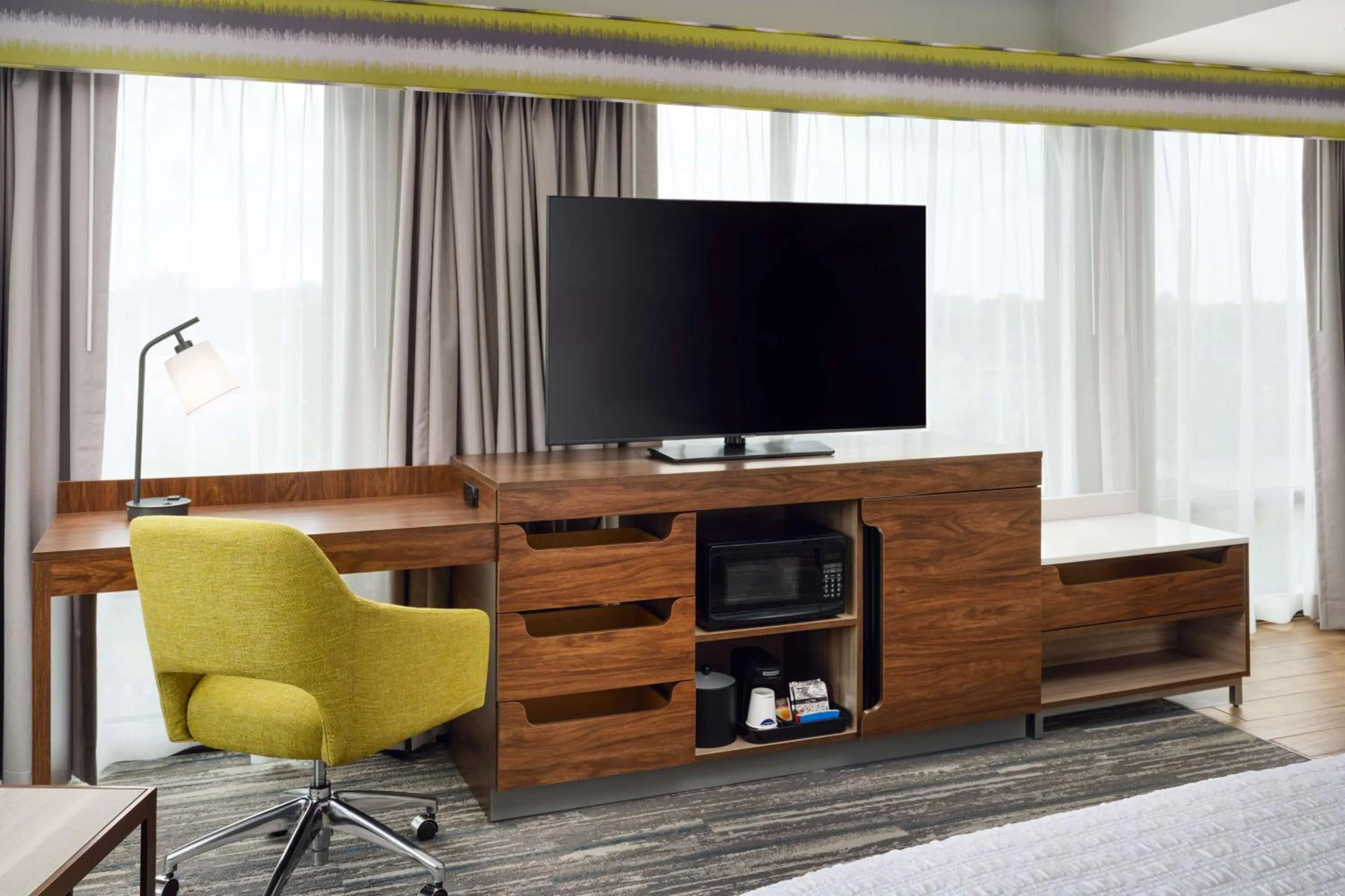 Bedroom in Hampton Inn Towson Downtown