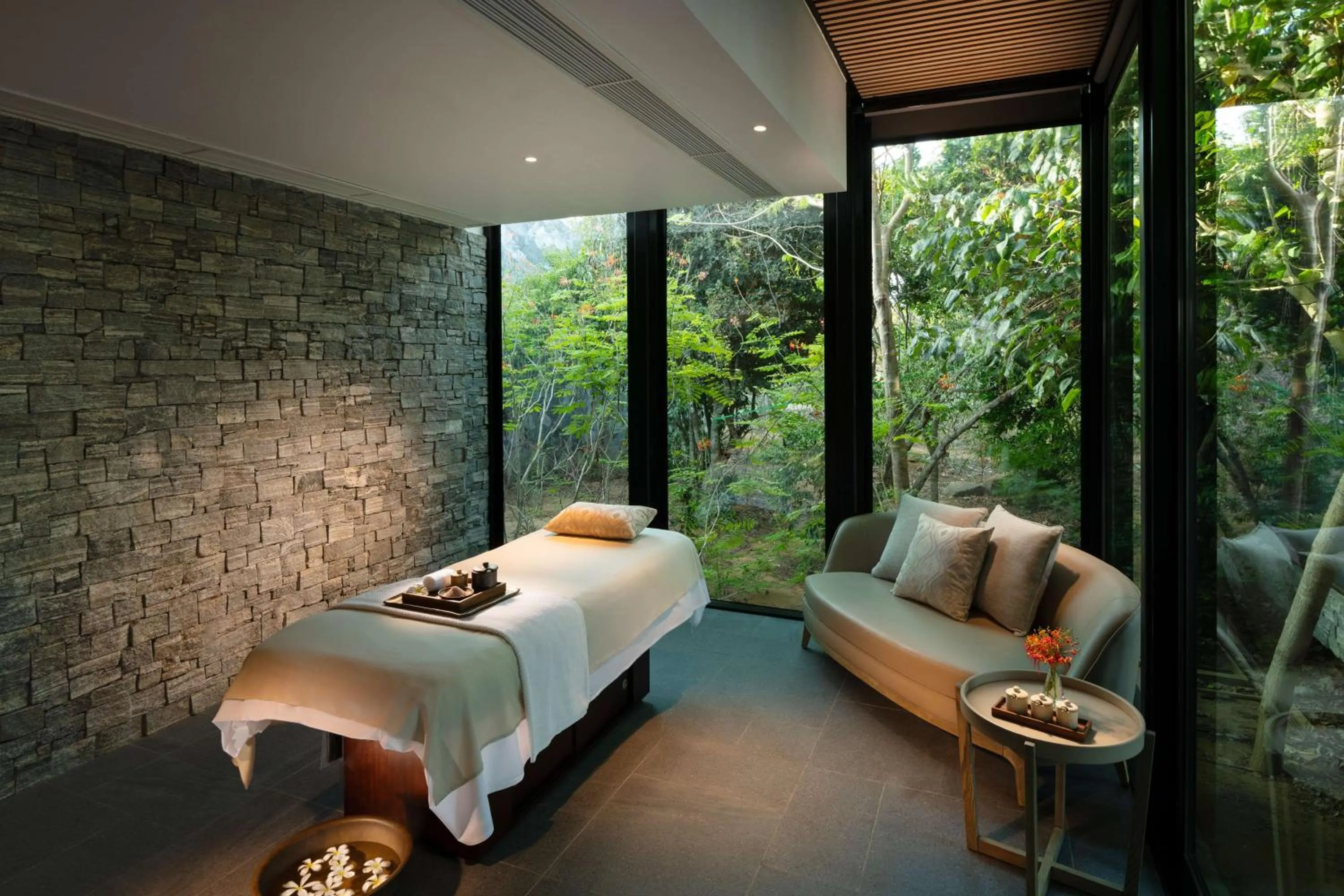 Spa and wellness centre/facilities, Bed in Hilton Yala Resort