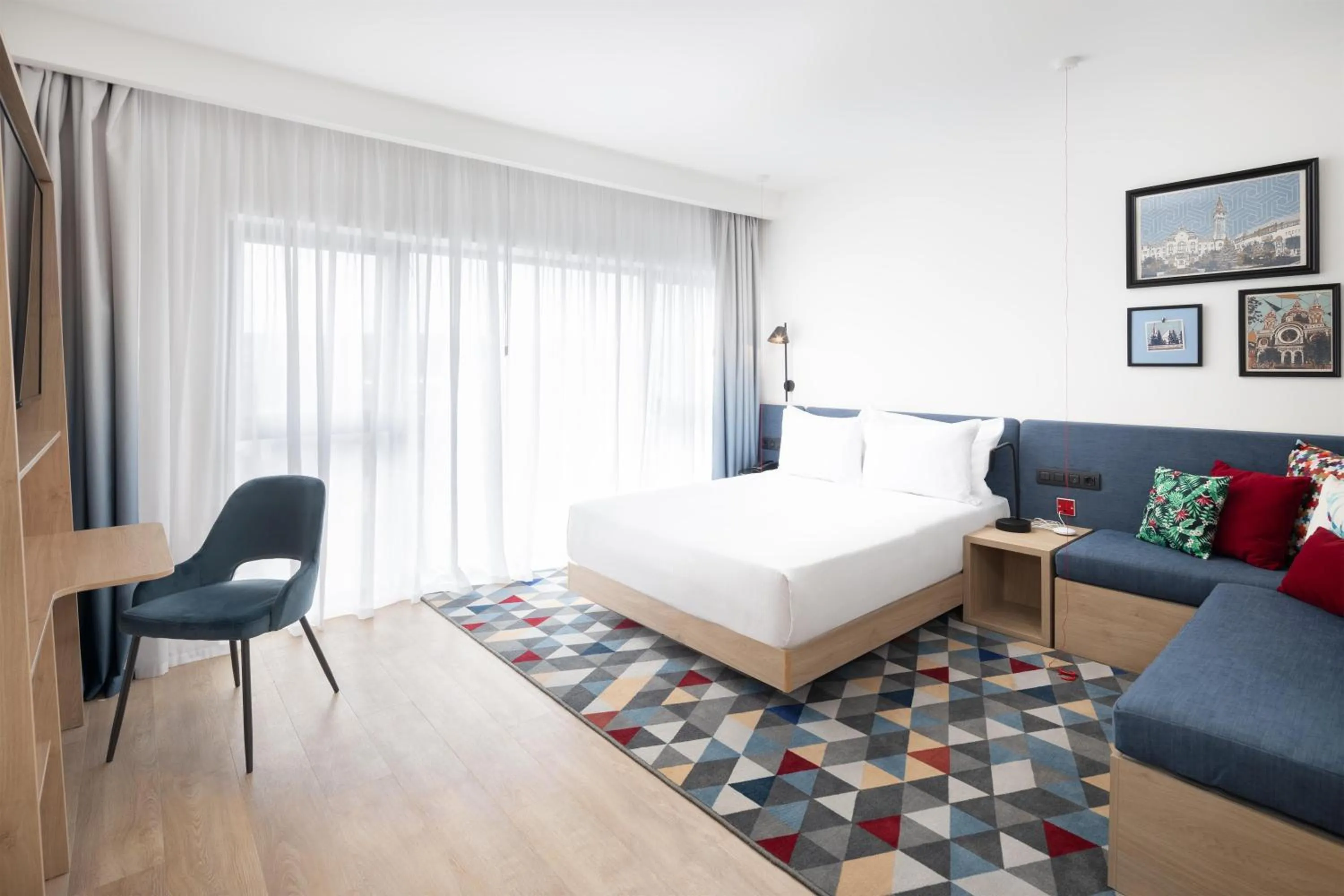 Living room, Bed in Hampton By Hilton Targu Mures