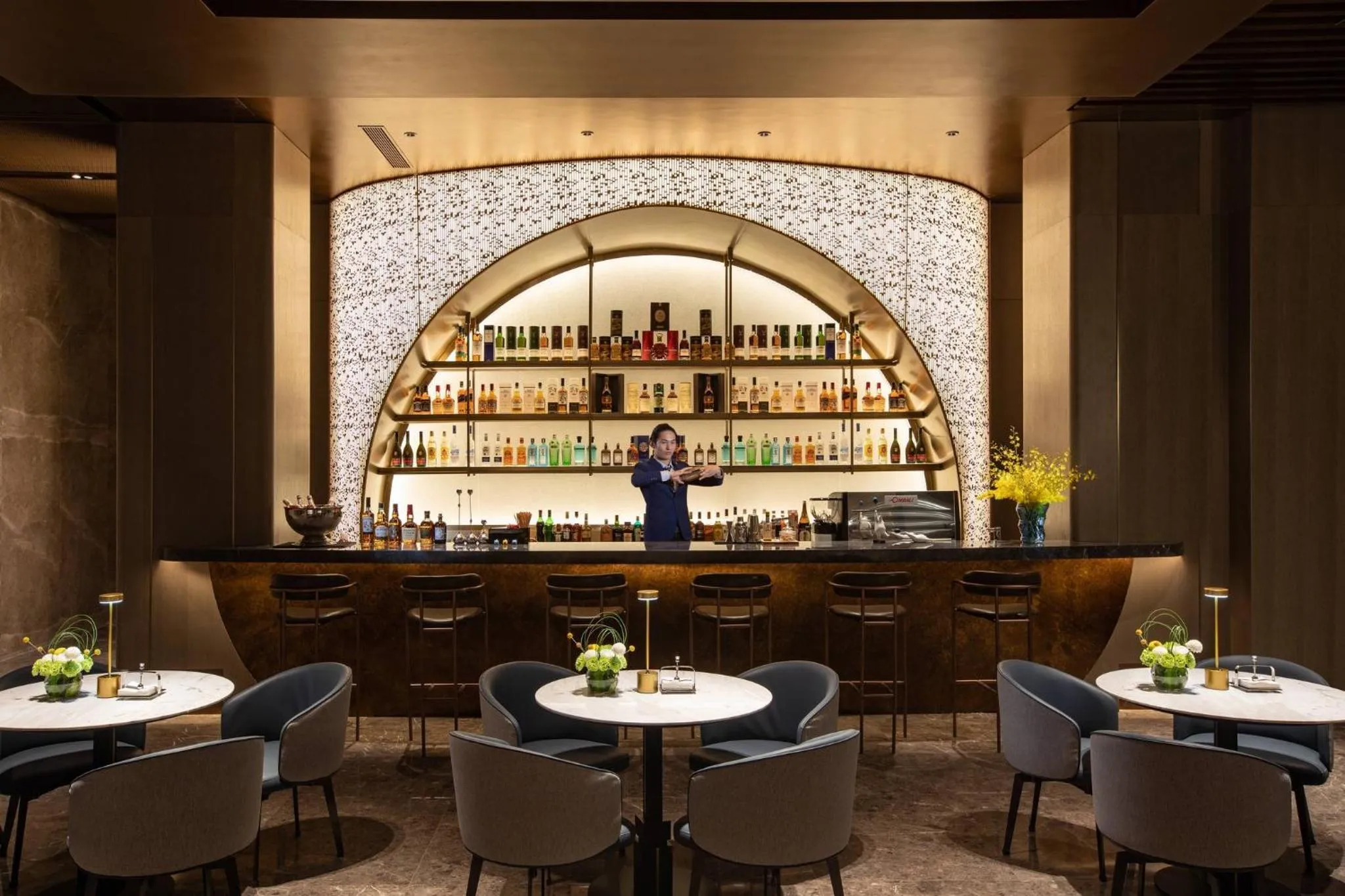 Lounge or bar in voco Hefei Binhu by IHG