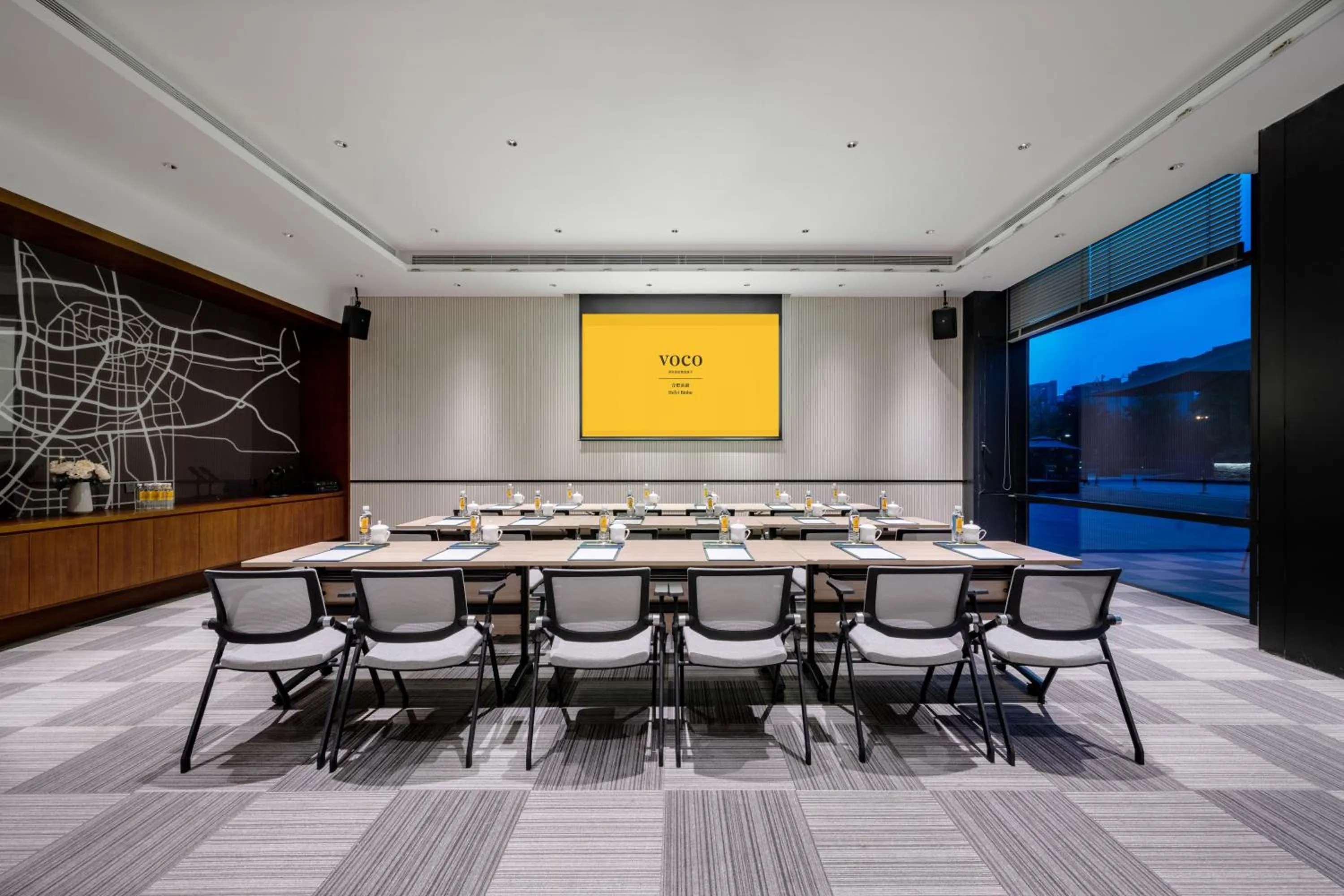 Meeting/conference room in voco Hefei Binhu by IHG