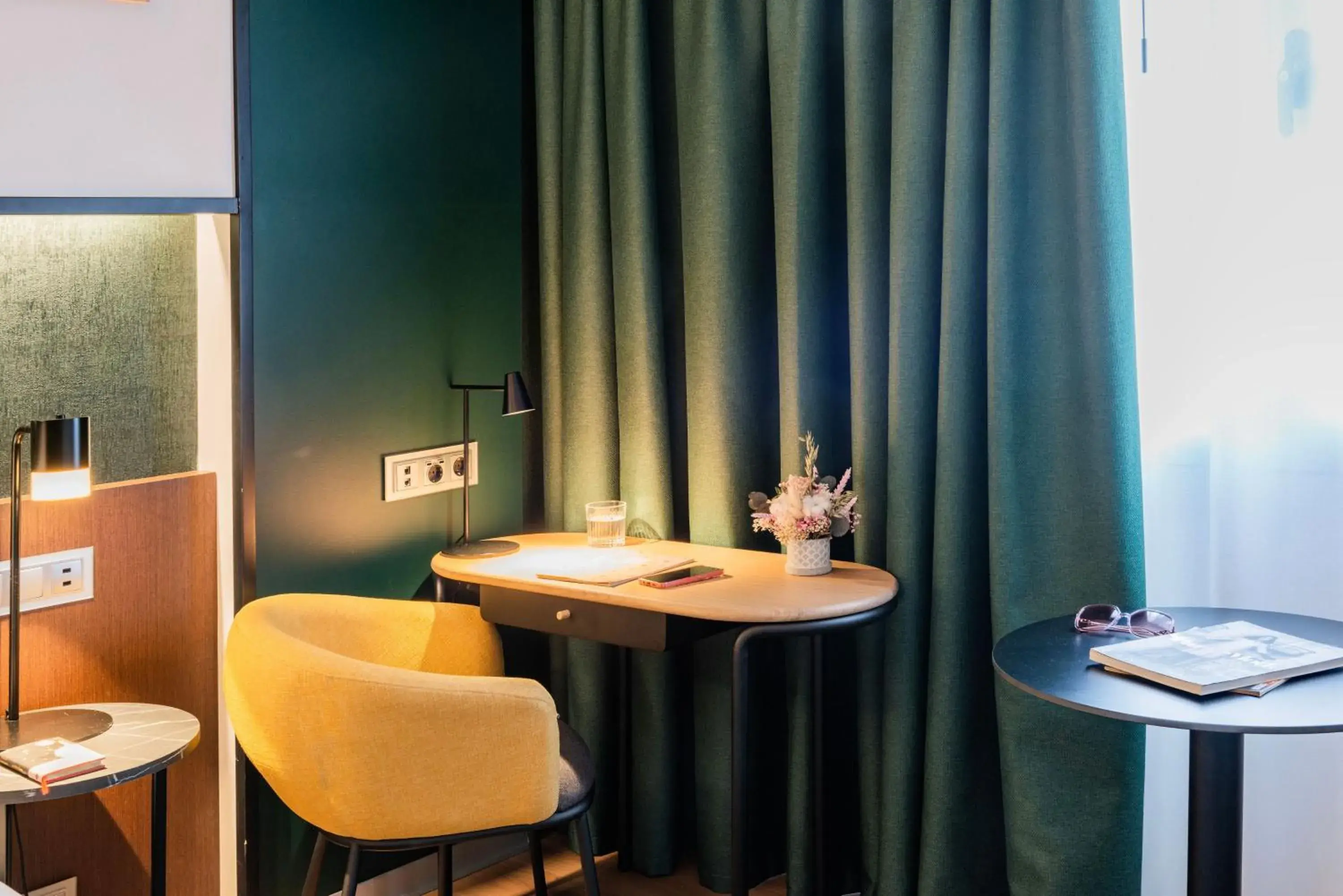 Photo of the whole room in Crowne Plaza Madrid - Centre Retiro by IHG Photo of the whole room in Crowne Plaza Madrid - Centre Retiro by IHG