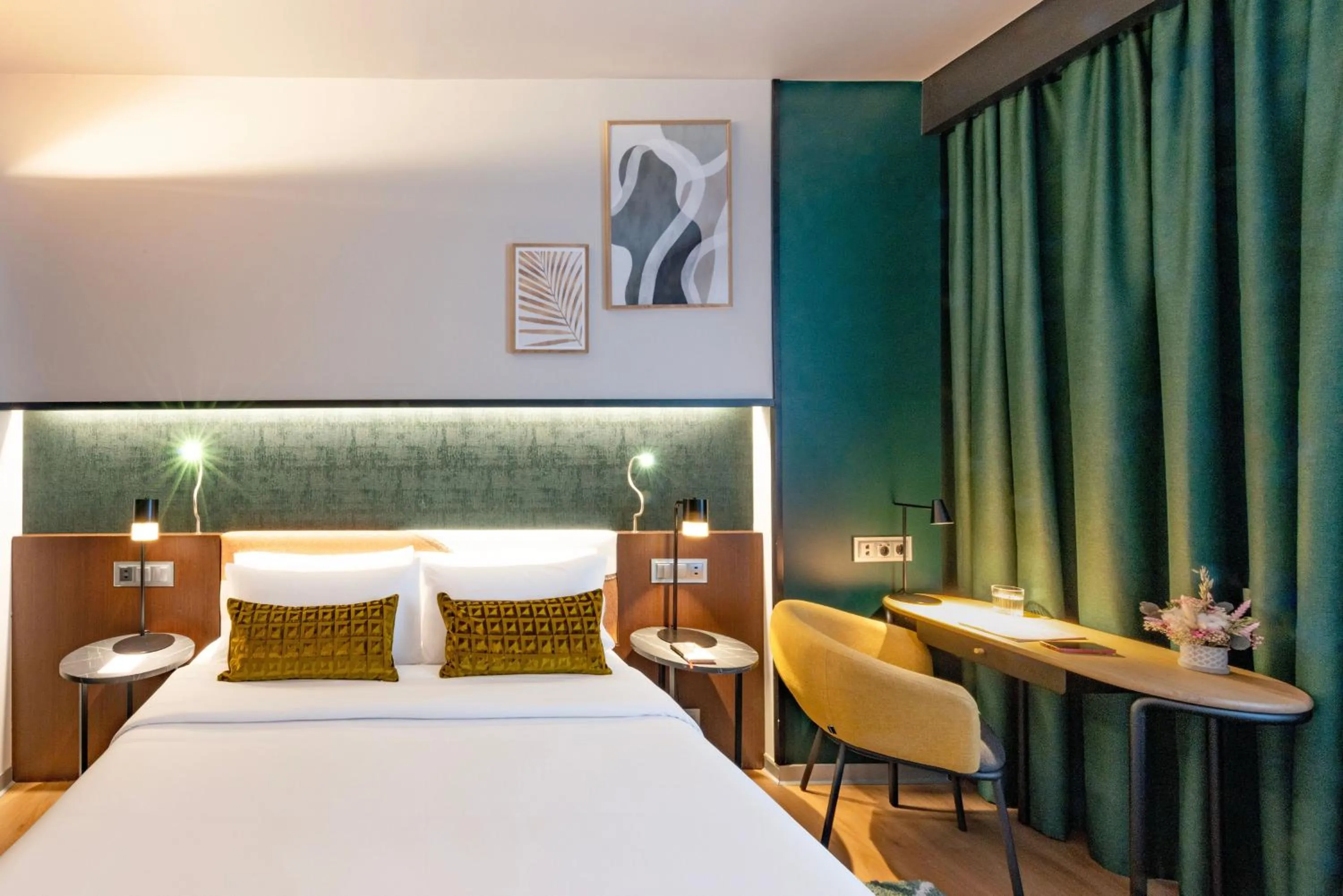 Photo of the whole room, Bed in Crowne Plaza Madrid - Centre Retiro by IHG