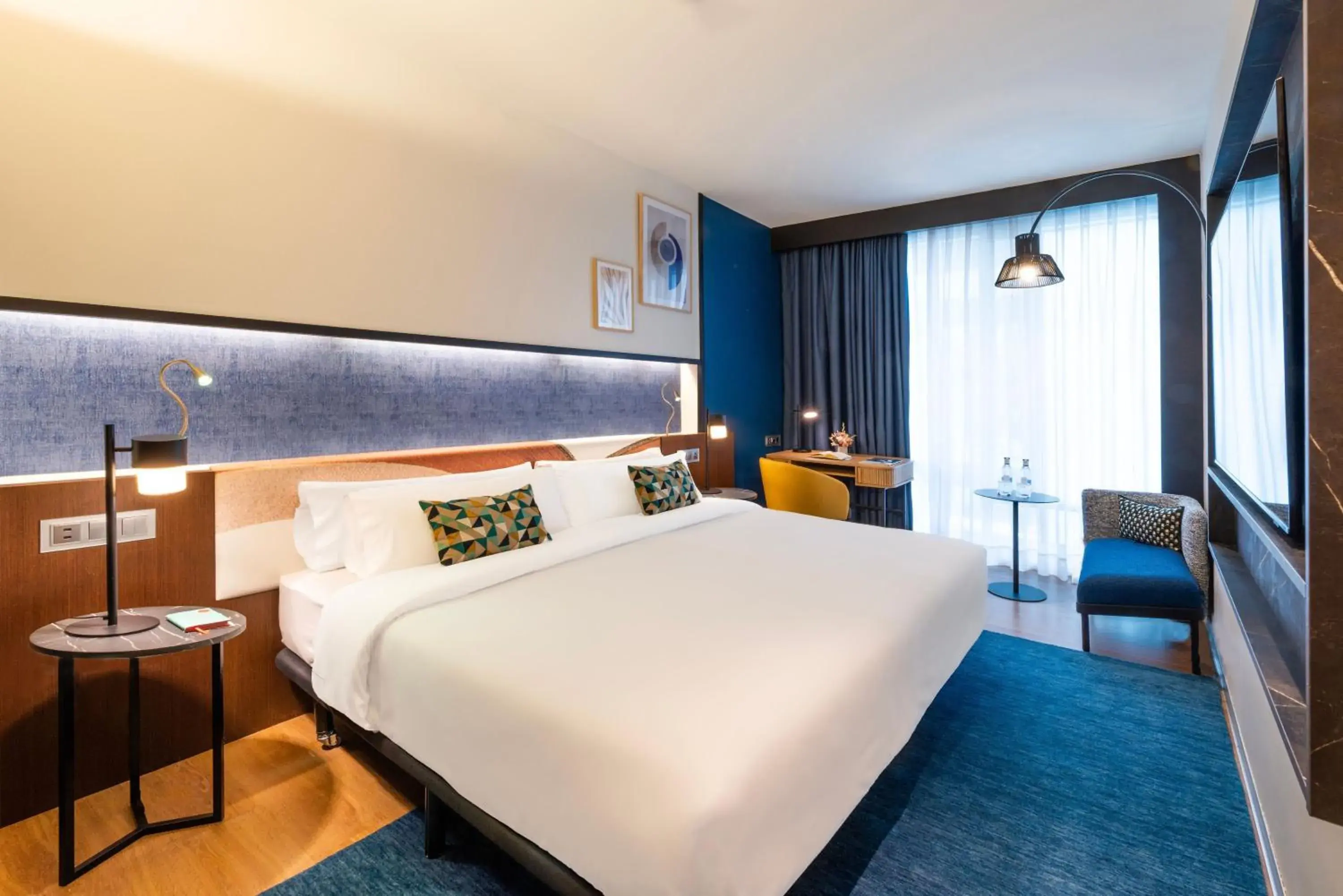 Photo of the whole room, Bed in Crowne Plaza Madrid - Centre Retiro by IHG Photo of the whole room, Bed in Crowne Plaza Madrid - Centre Retiro by IHG