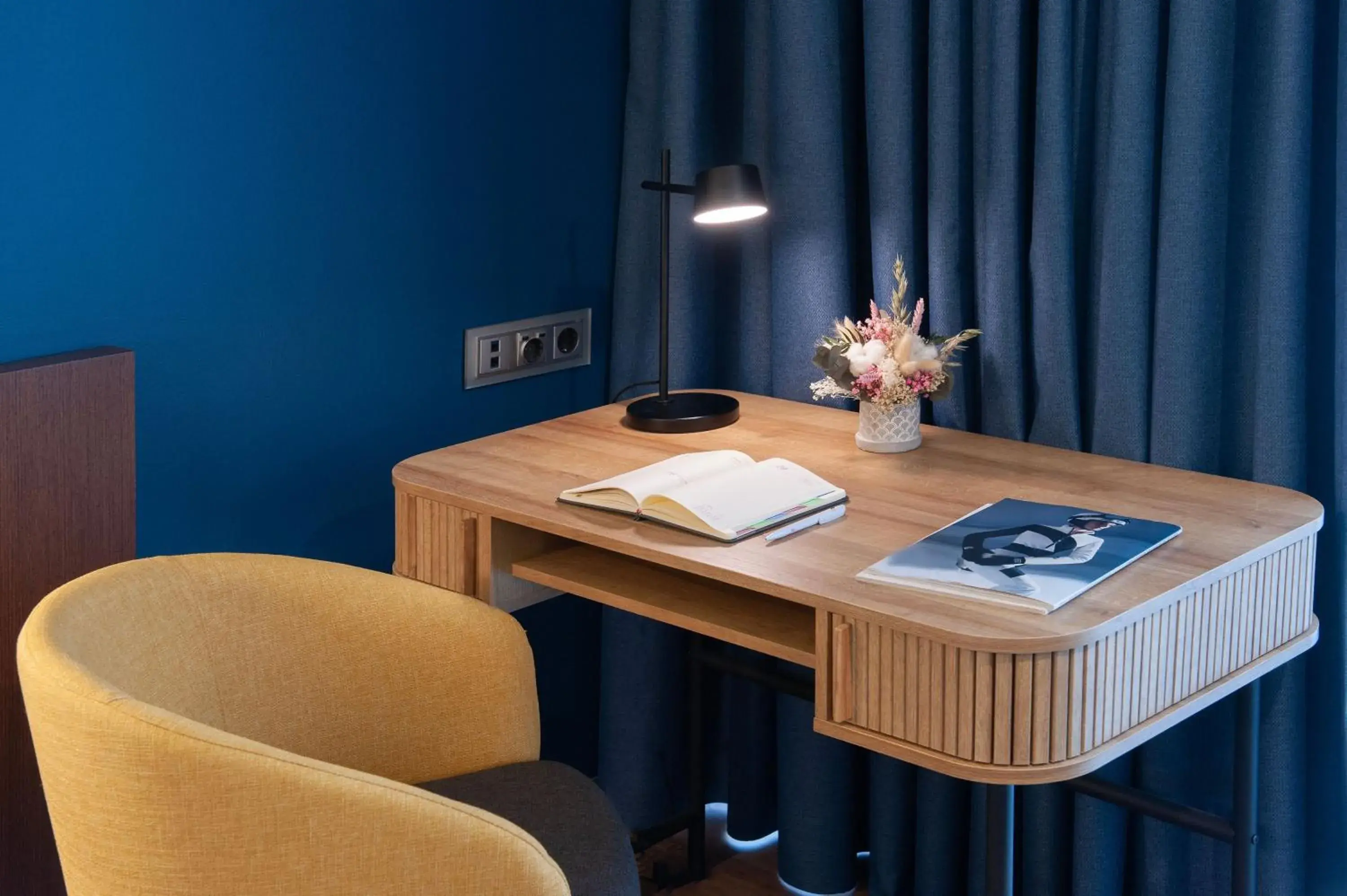 Photo of the whole room in Crowne Plaza Madrid - Centre Retiro by IHG Photo of the whole room in Crowne Plaza Madrid - Centre Retiro by IHG