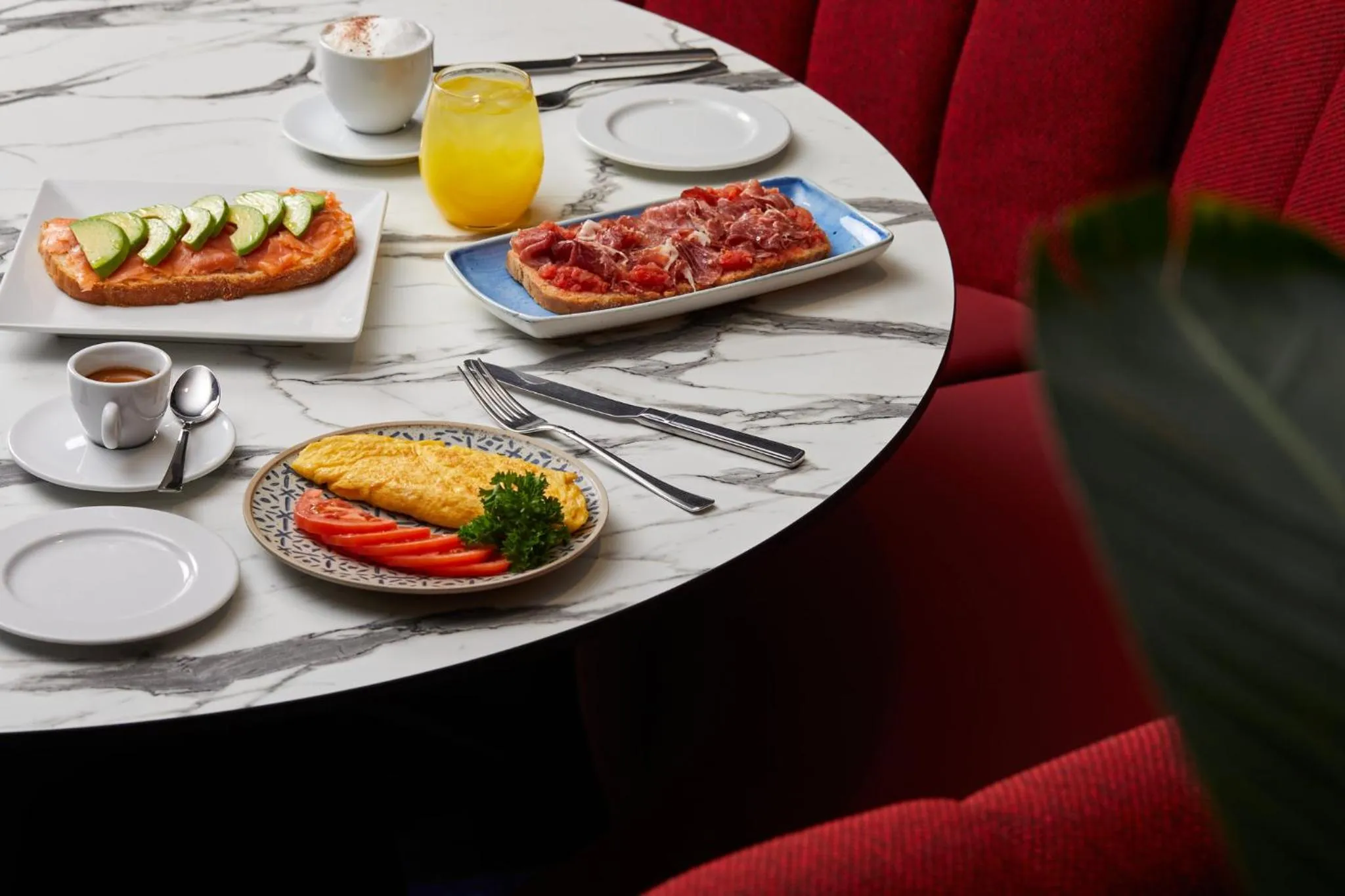 Restaurant/places to eat in Crowne Plaza Madrid - Centre Retiro by IHG