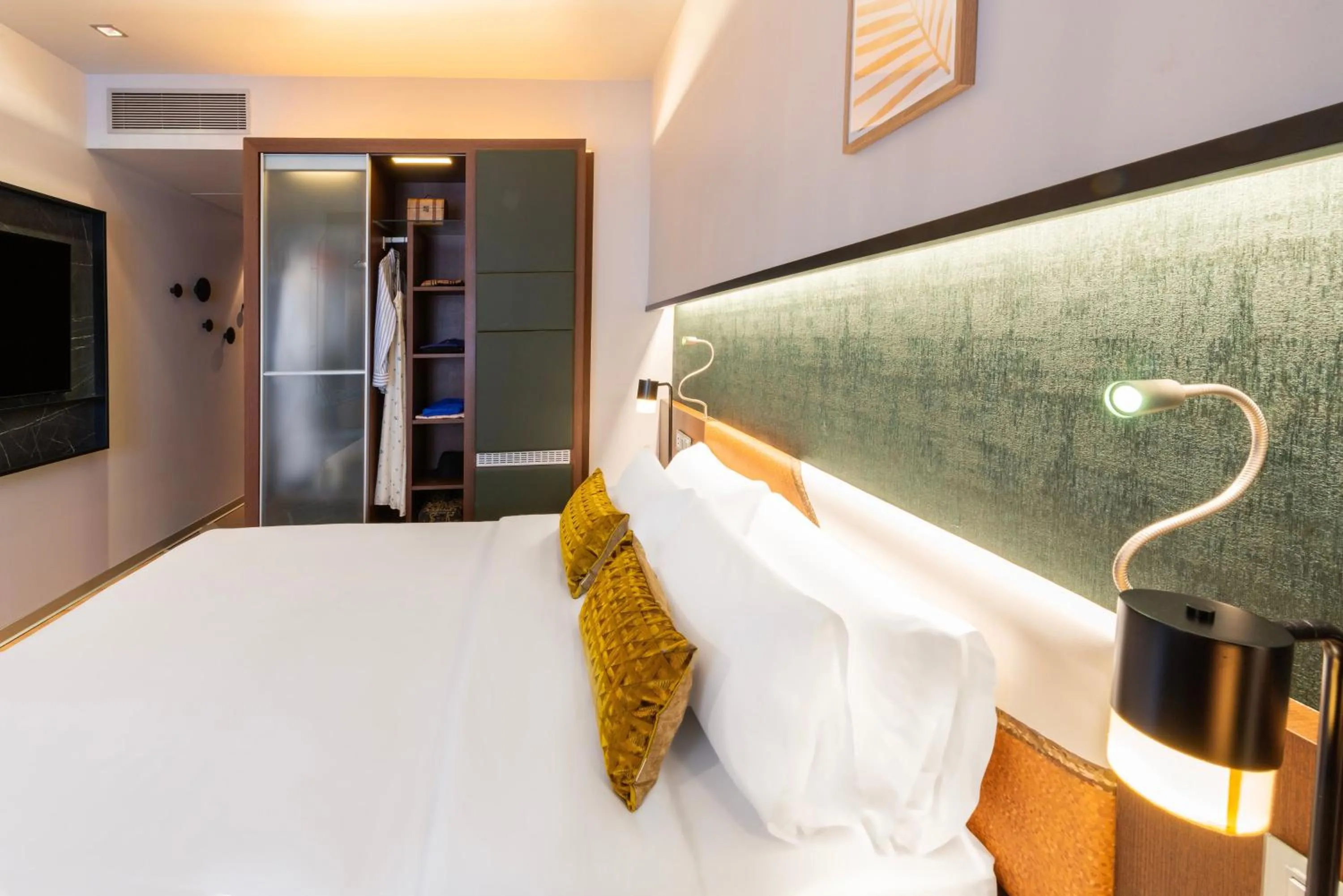 Photo of the whole room, Bed in Crowne Plaza Madrid - Centre Retiro by IHG