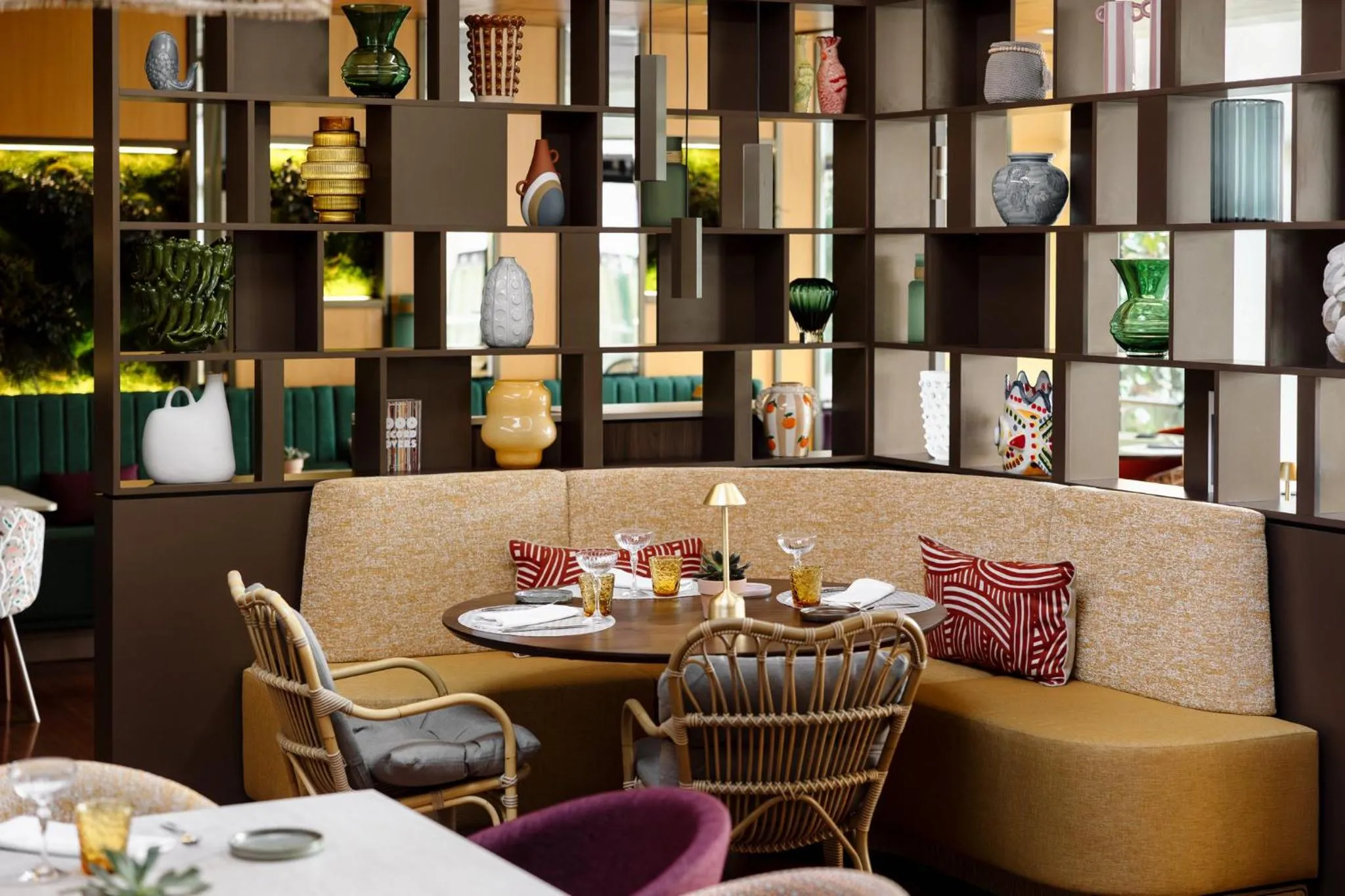 Restaurant/places to eat in Crowne Plaza Madrid - Centre Retiro by IHG