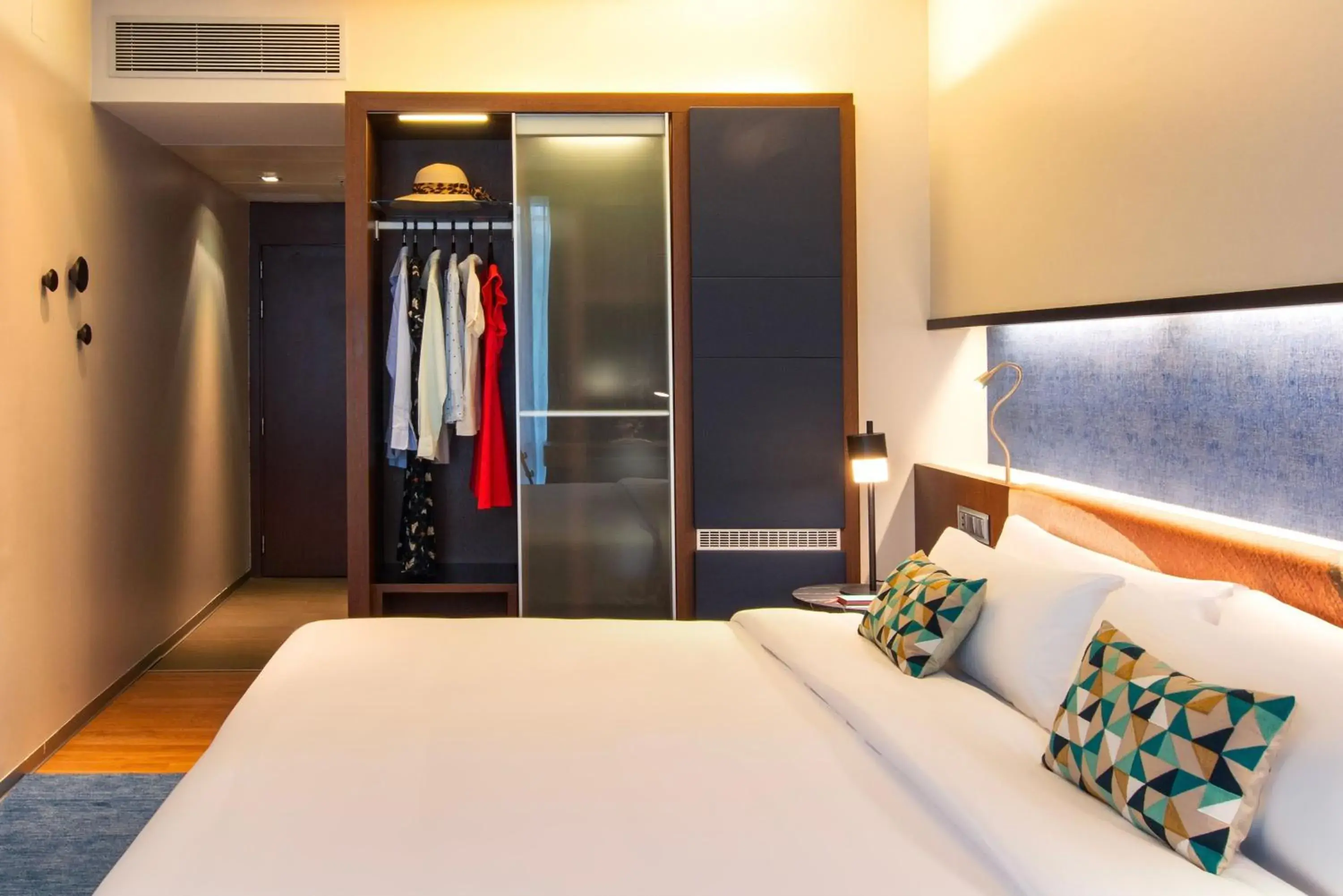 Photo of the whole room, Bed in Crowne Plaza Madrid - Centre Retiro by IHG Photo of the whole room, Bed in Crowne Plaza Madrid - Centre Retiro by IHG