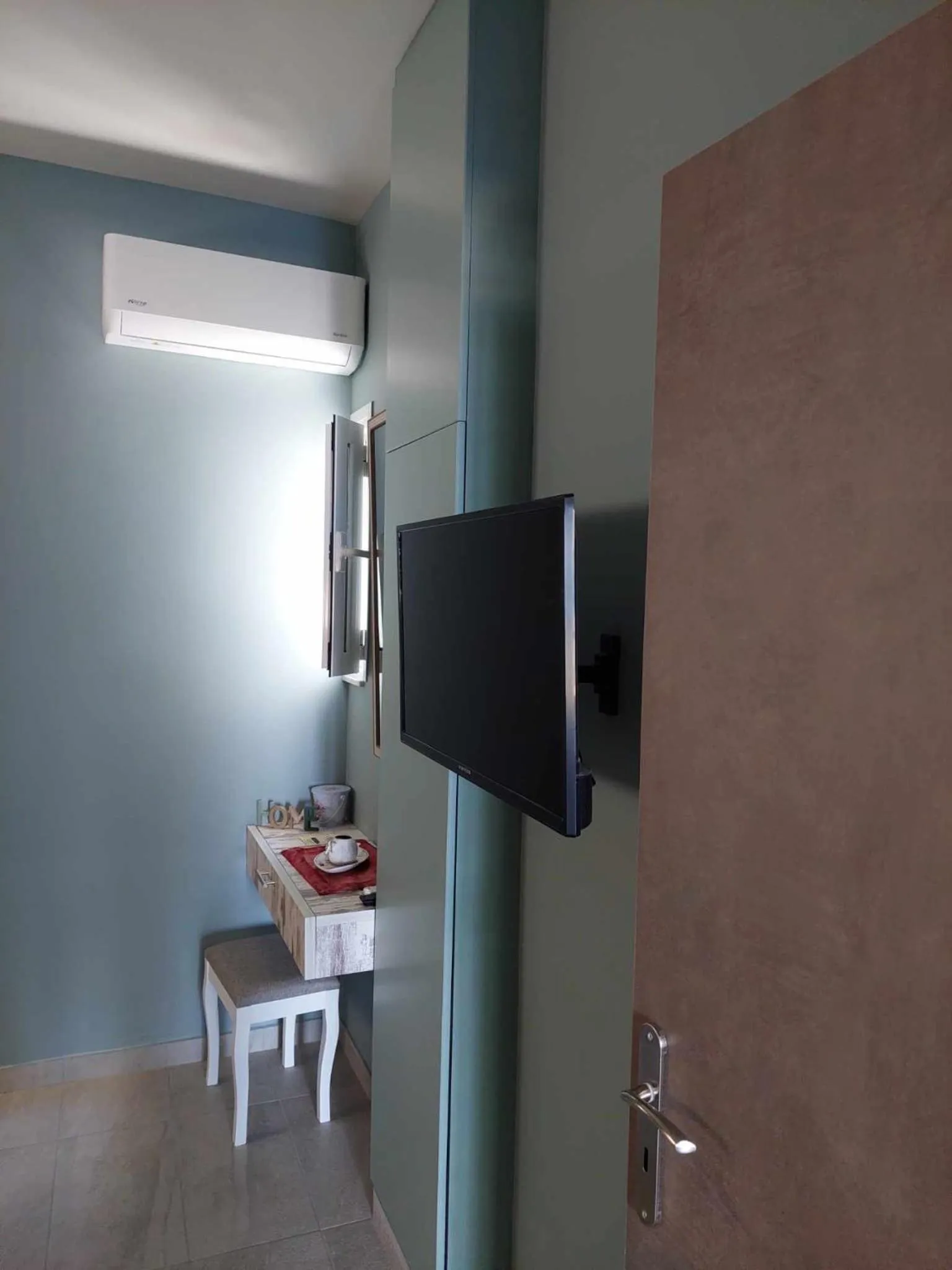 Akrotiri Luxury Suites