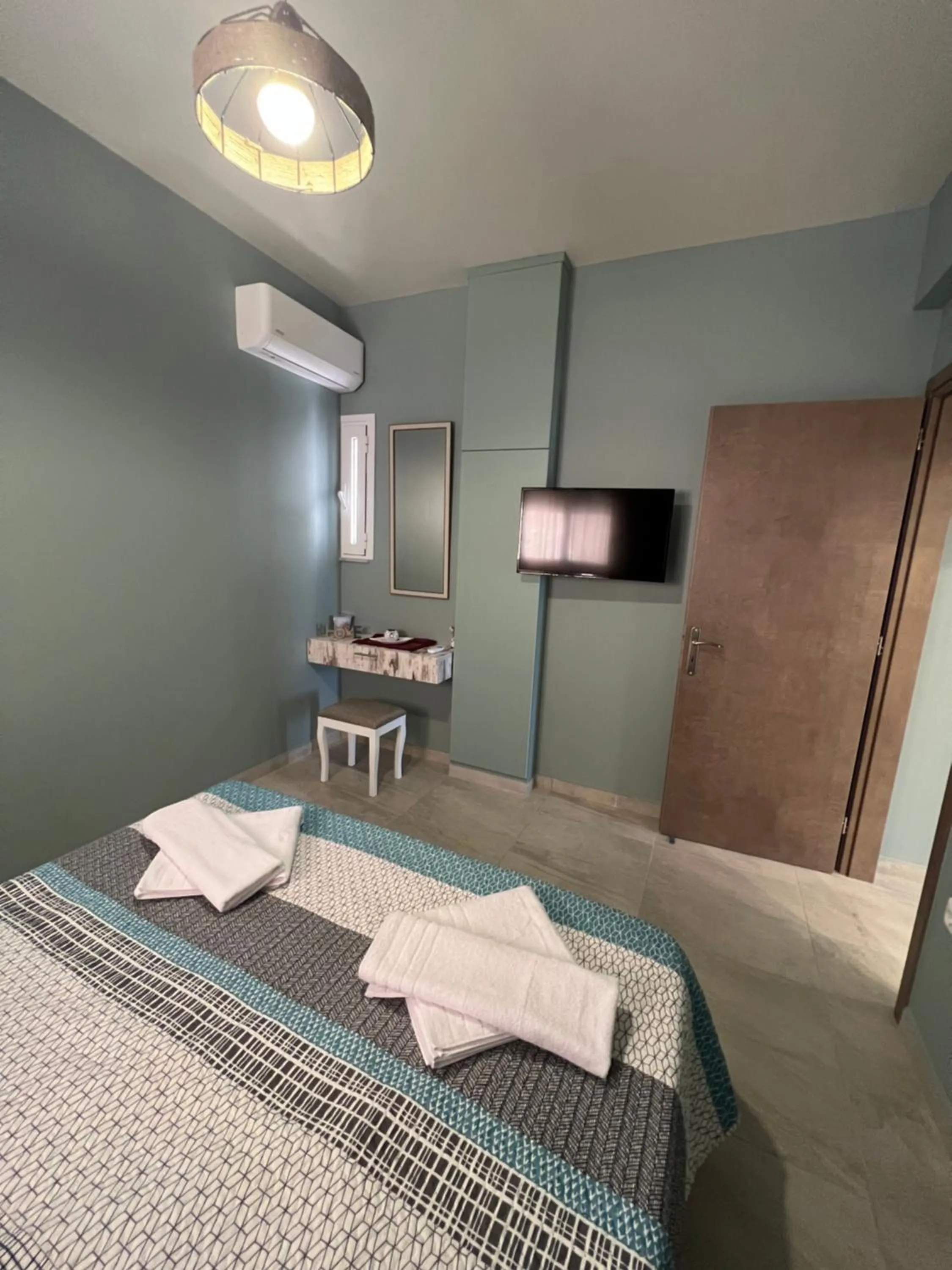 Akrotiri Luxury Suites