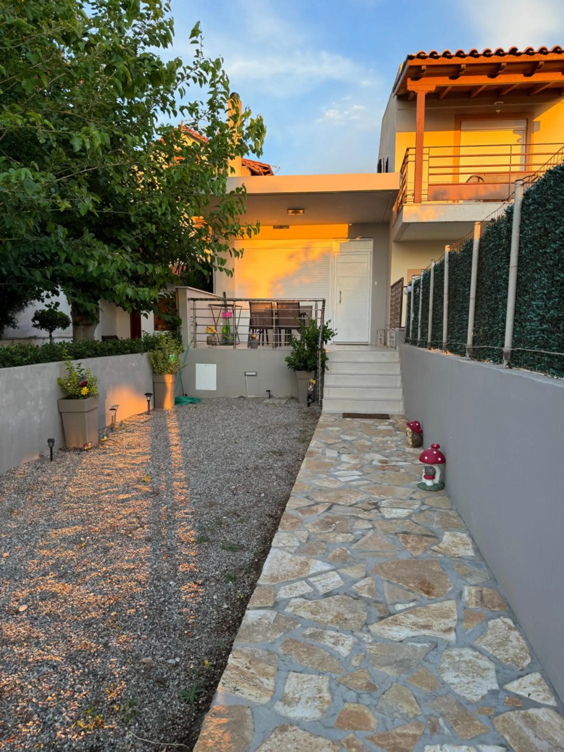 Akrotiri Luxury Suites