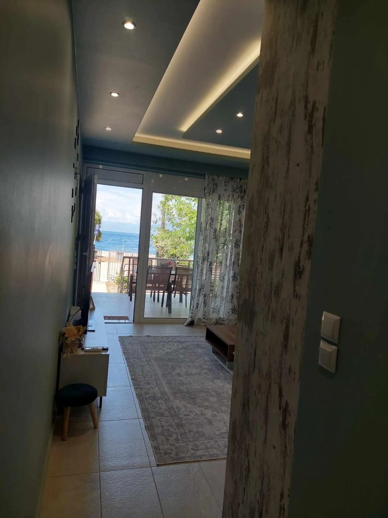 Akrotiri Luxury Suites