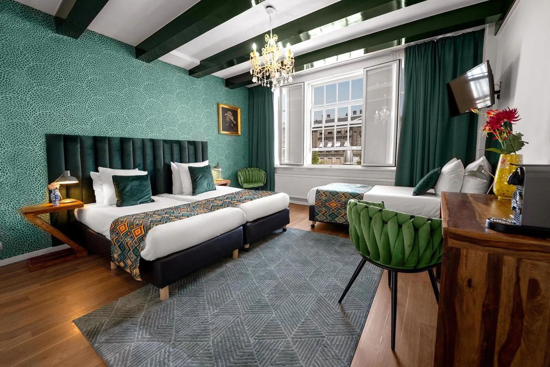 Bed in Boutique Hotel des Arts