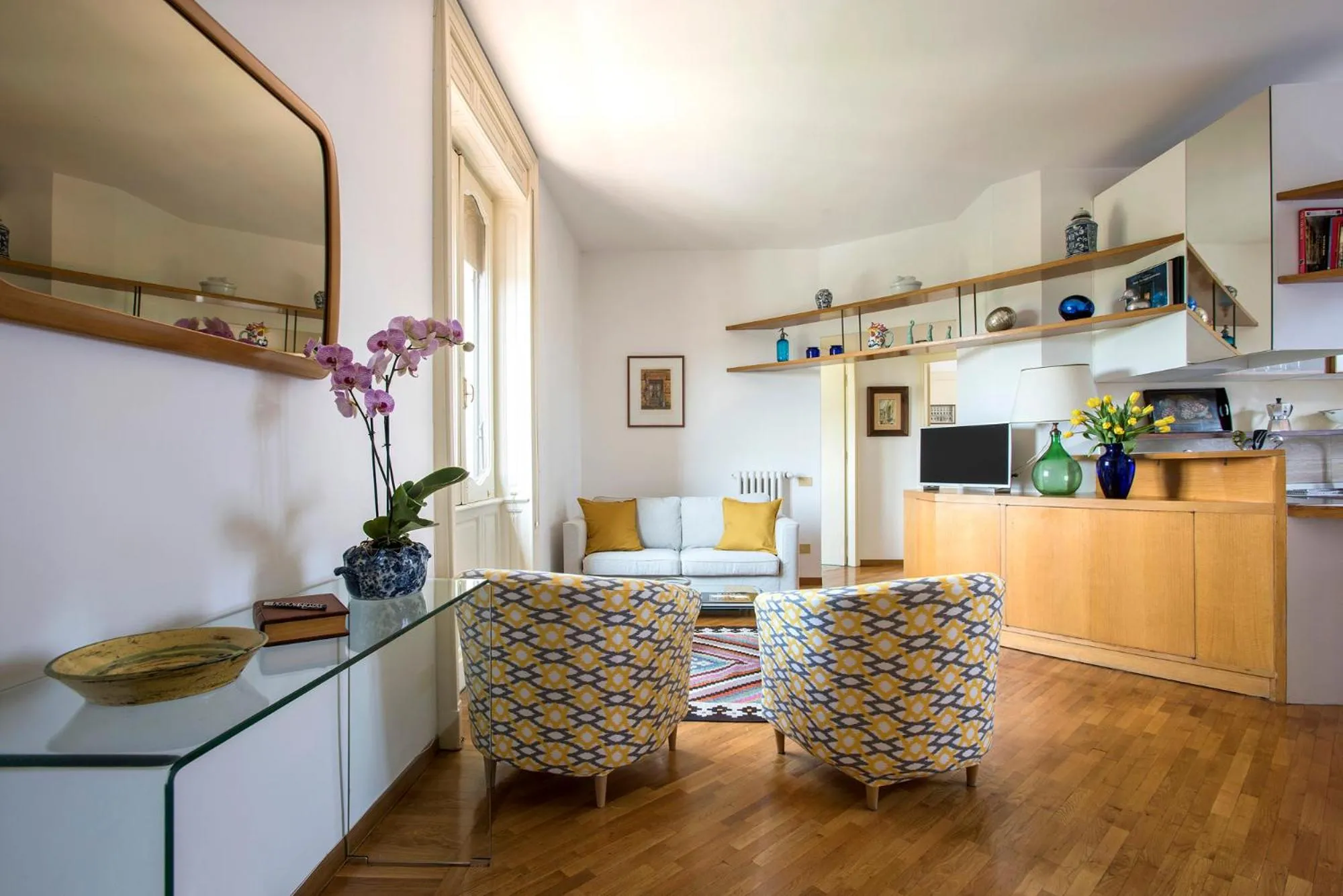 Living room in ""Bright Top Floor Apartment Vatican & Tiber View, Steps from Olympic Stadium"