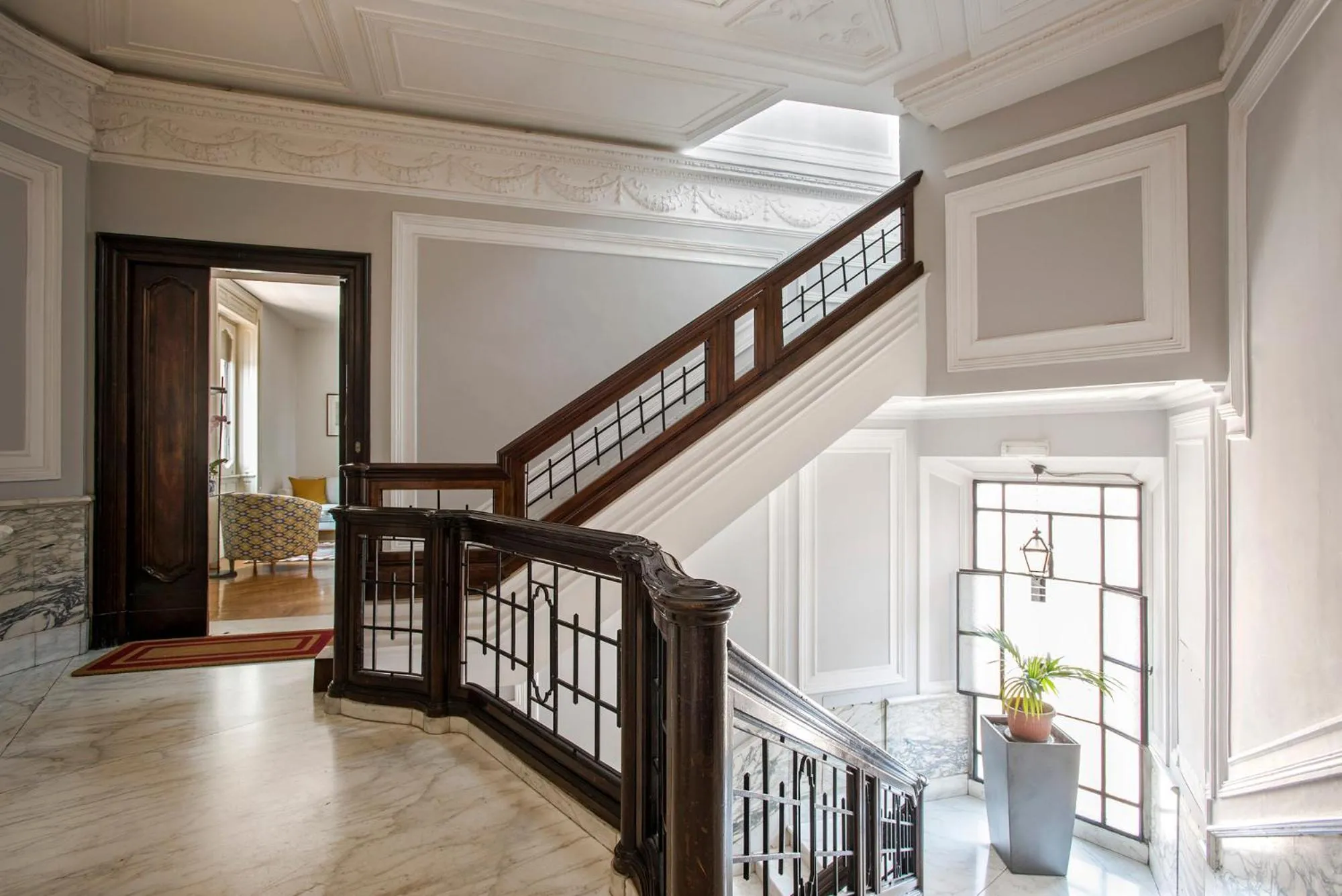 ""Bright Top Floor Apartment Vatican & Tiber View, Steps from Olympic Stadium"
