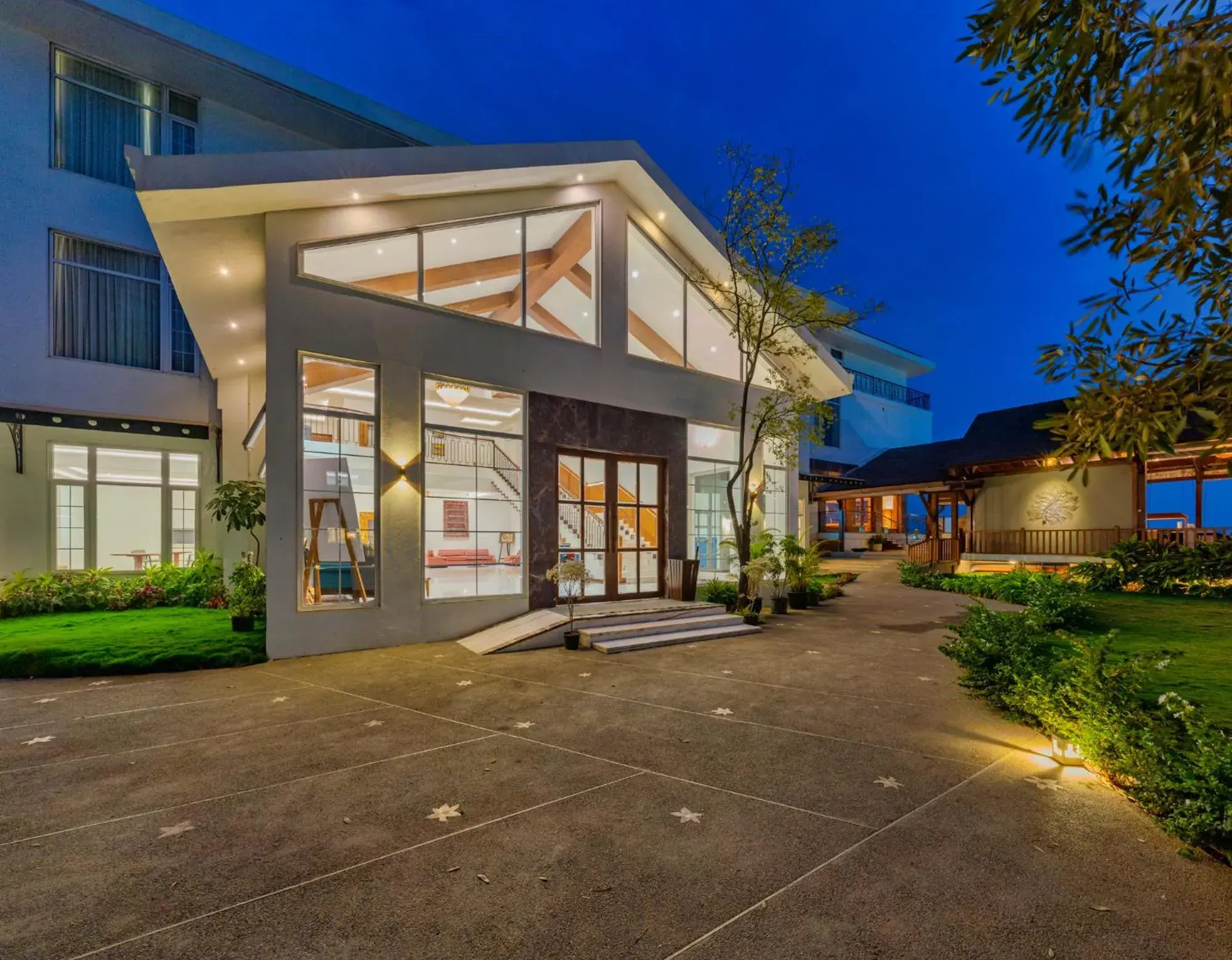 Facade/entrance in Highland Club with Swimming Pool-GYM Facade/entrance in Highland Club with Swimming Pool-GYM