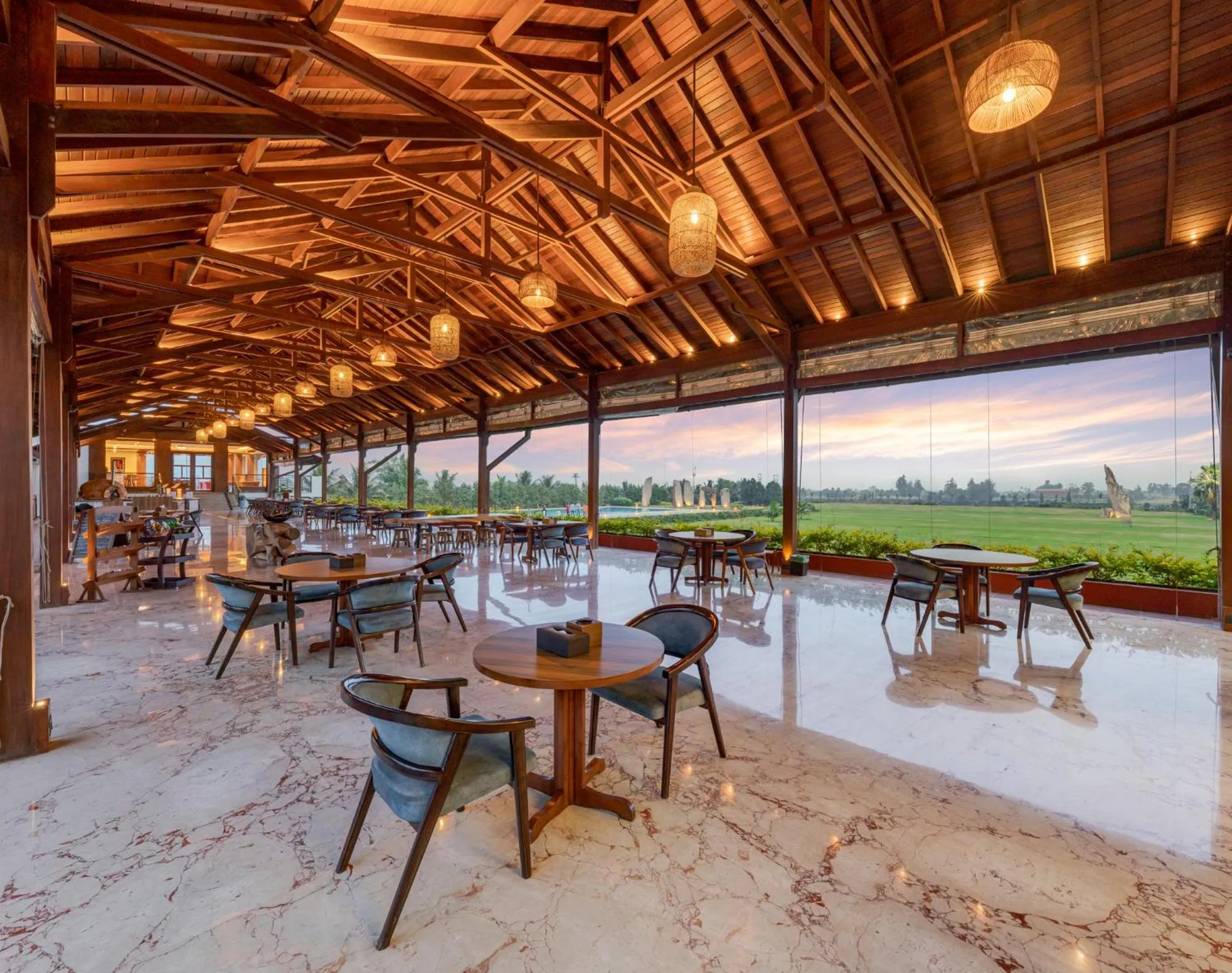 Restaurant/places to eat in Highland Club with Swimming Pool-GYM