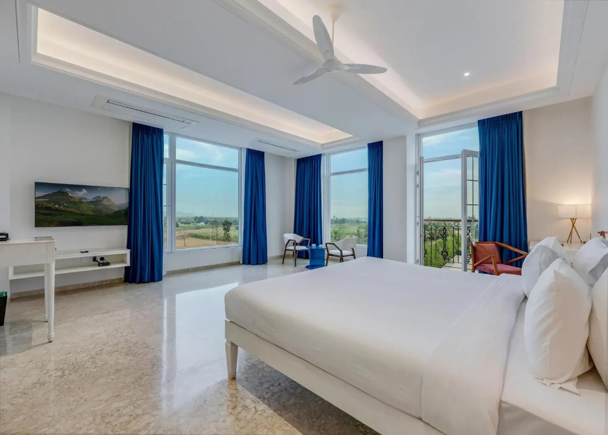 Seating area, Bed in Highland Club with Swimming Pool-GYM Seating area, Bed in Highland Club with Swimming Pool-GYM