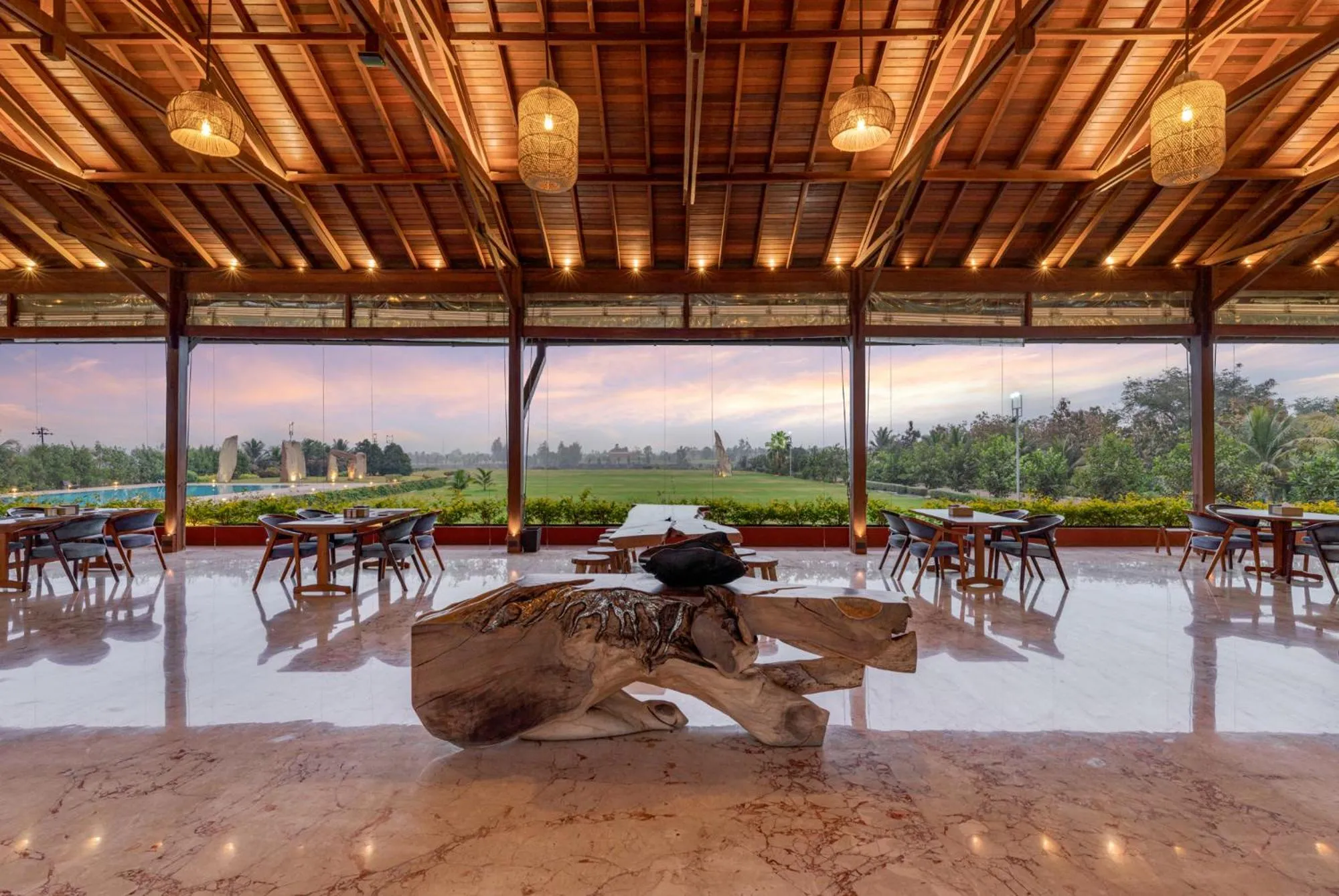 Restaurant/places to eat in Highland Club with Swimming Pool-GYM