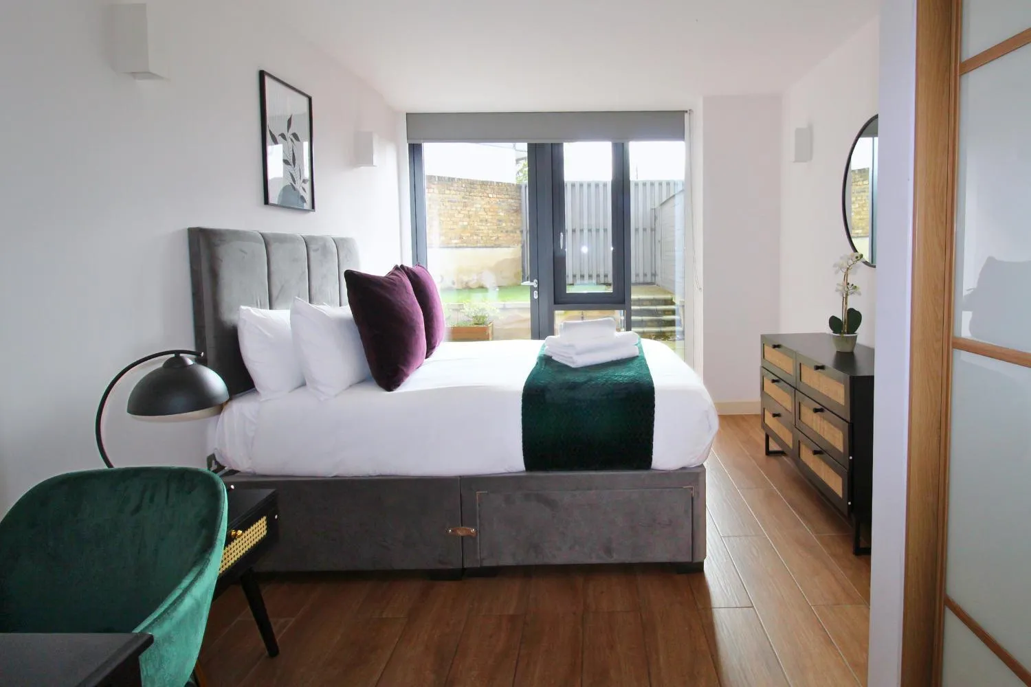 Kew Bridge by Viridian Apartments