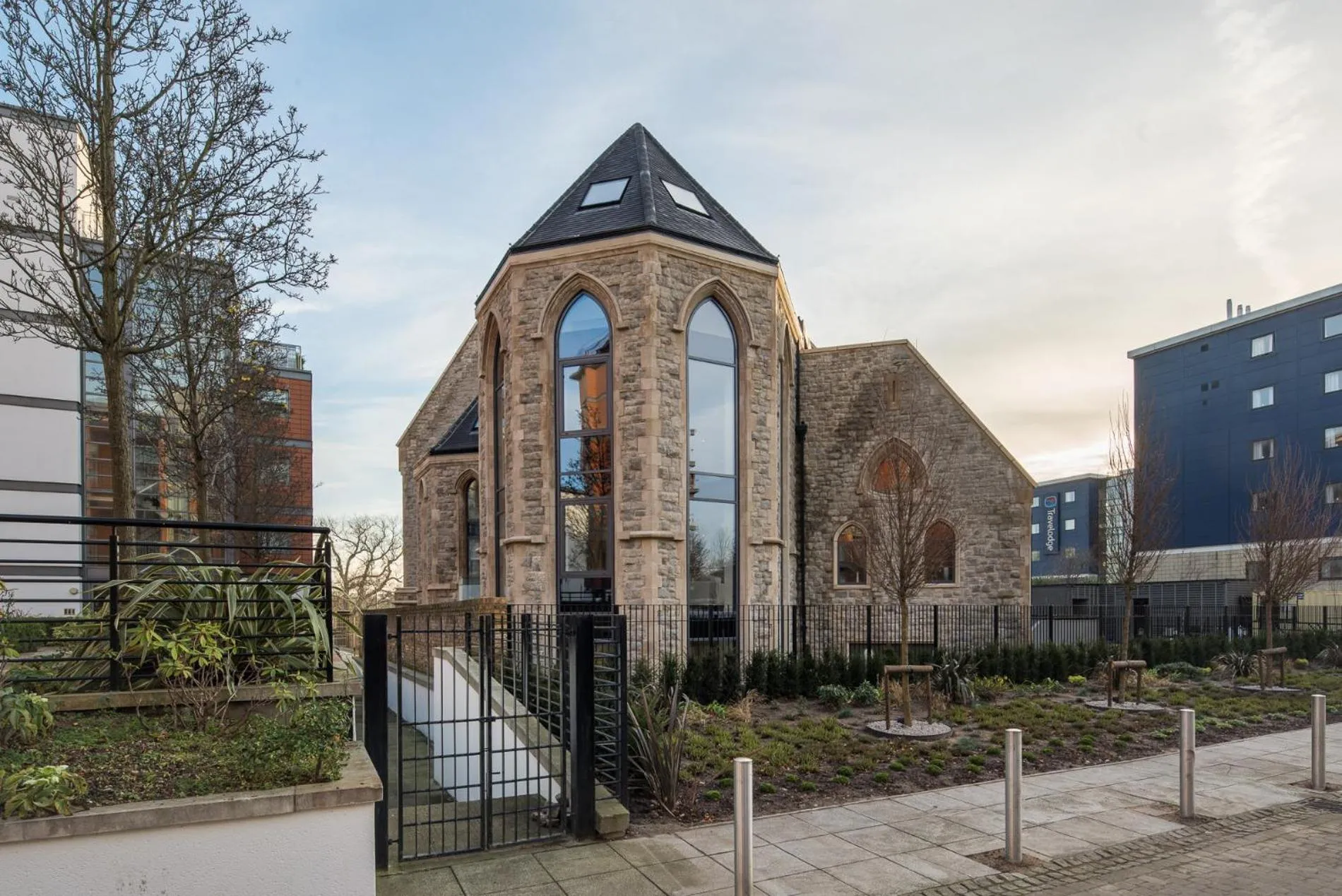 Kew Bridge by Viridian Apartments
