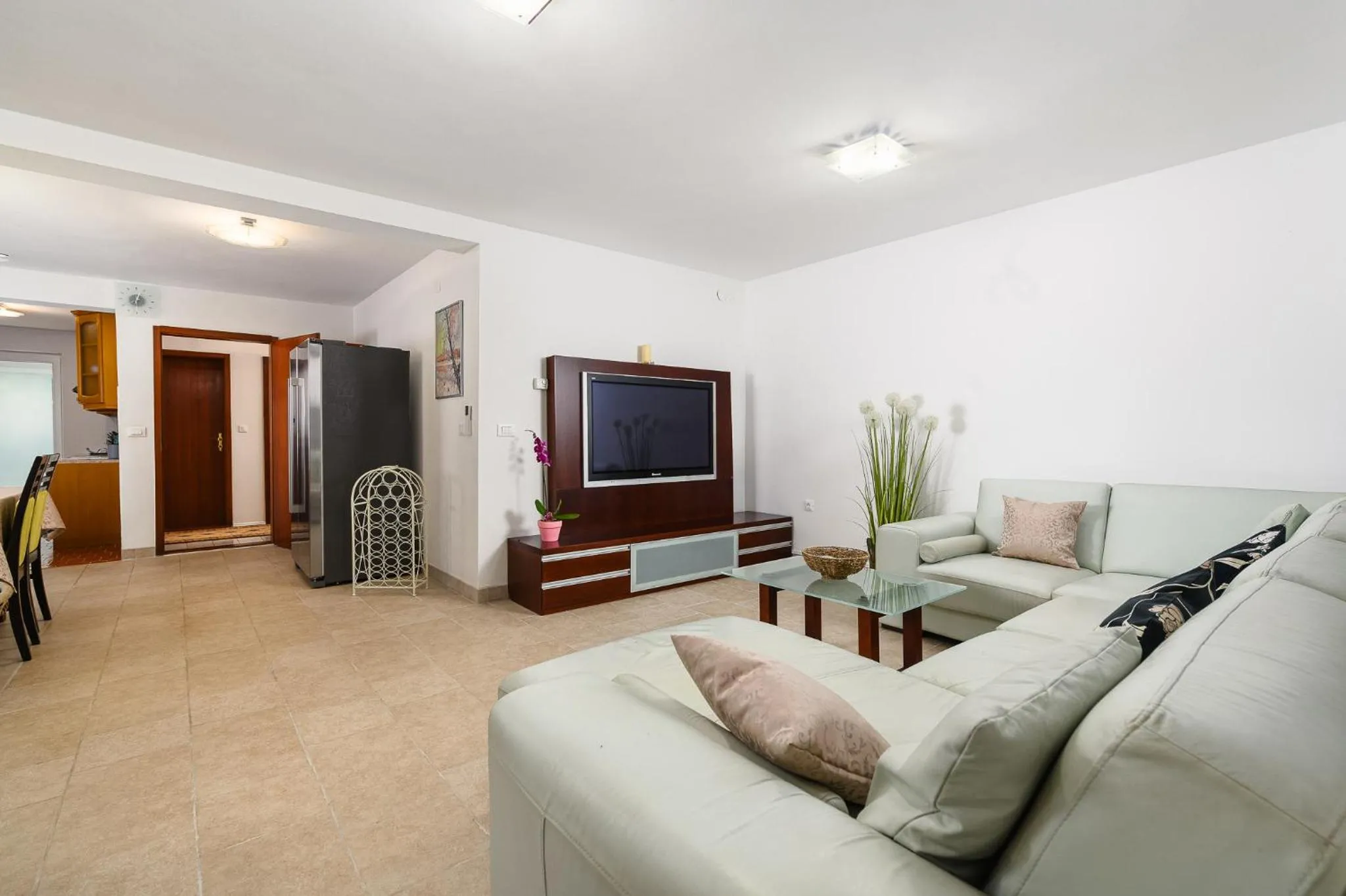 Communal lounge/ TV room in Villa Gigi