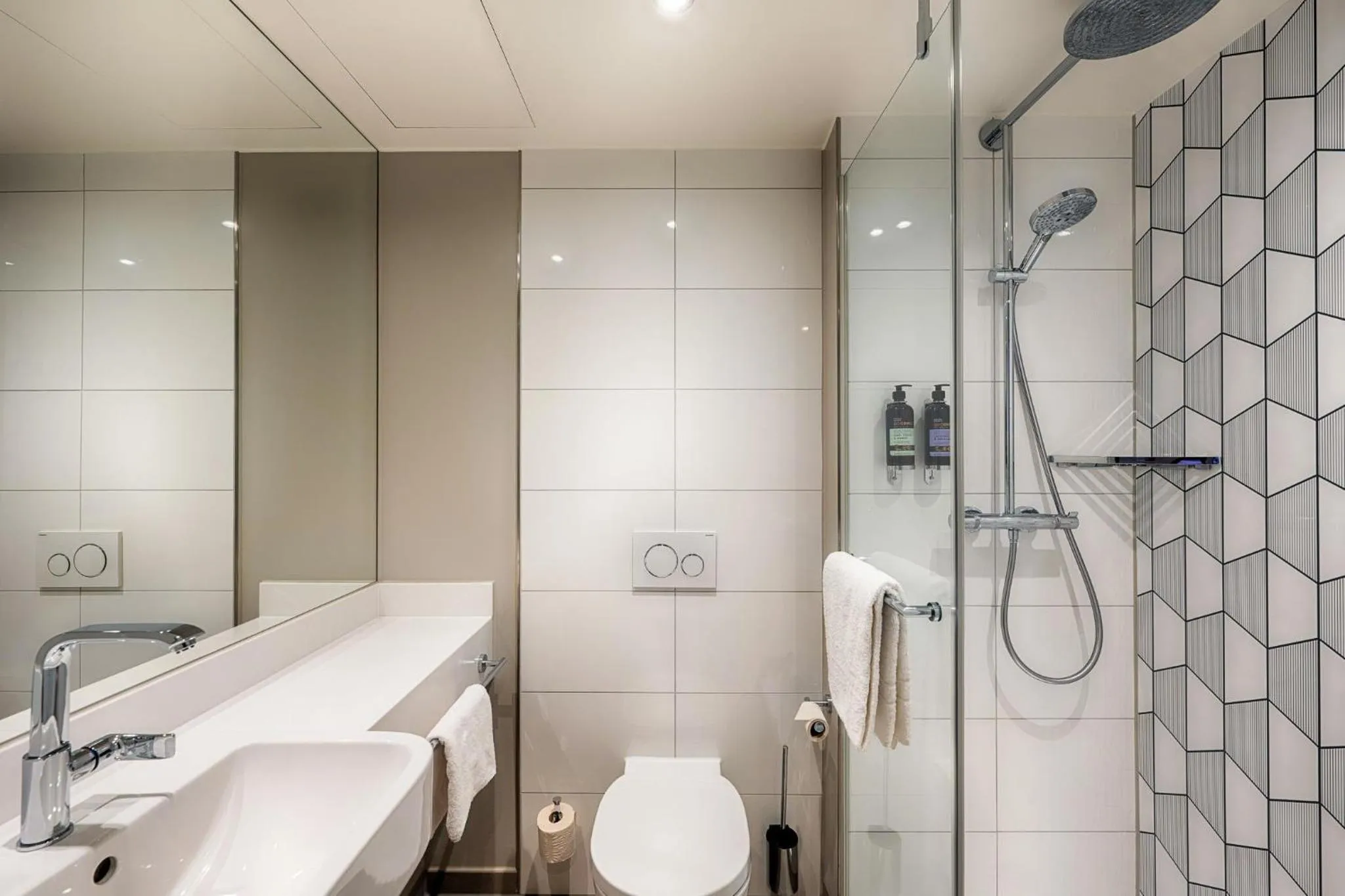 Bathroom in Premier Inn Berlin Alexanderplatz