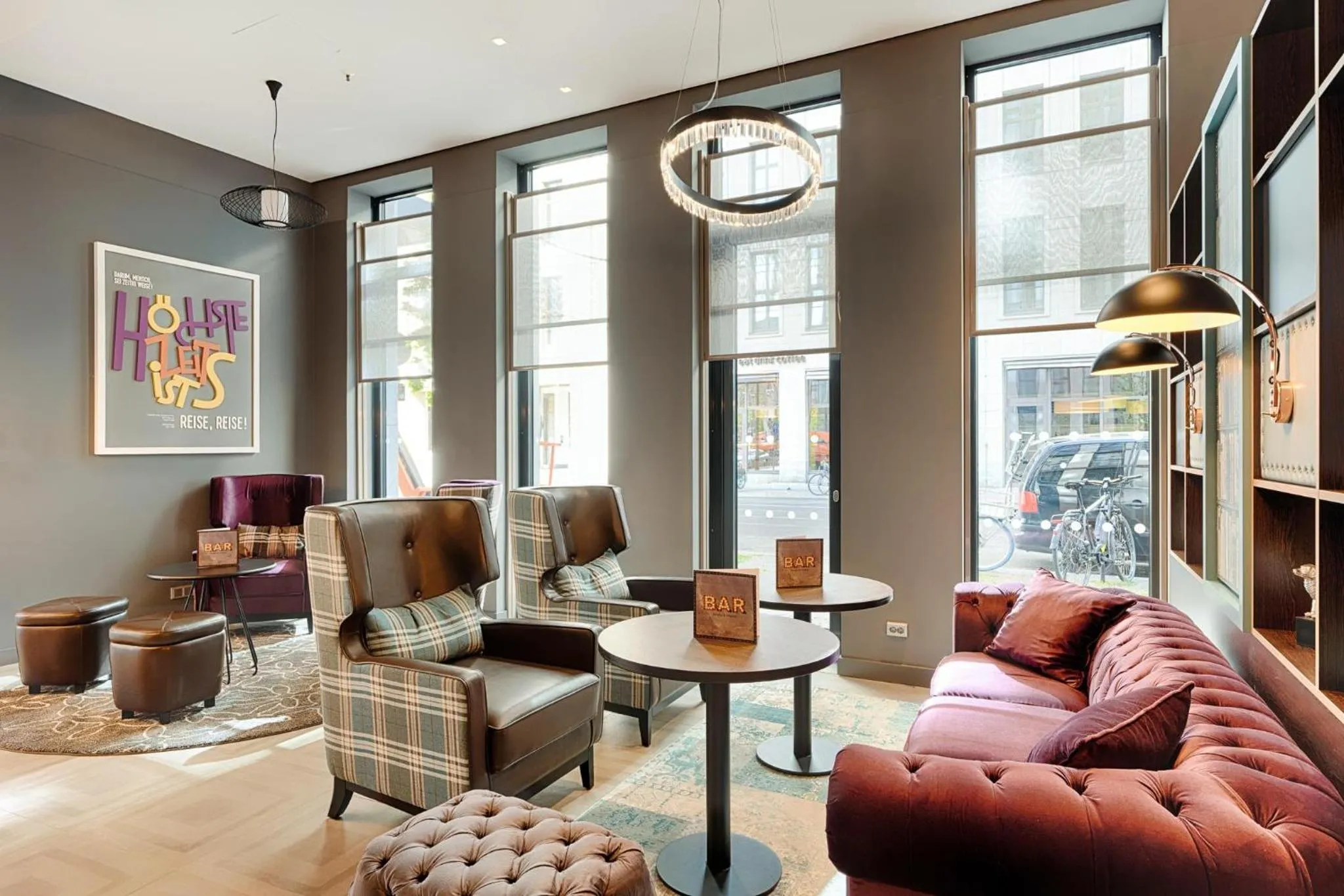 Lounge or bar in Premier Inn Berlin Alexanderplatz