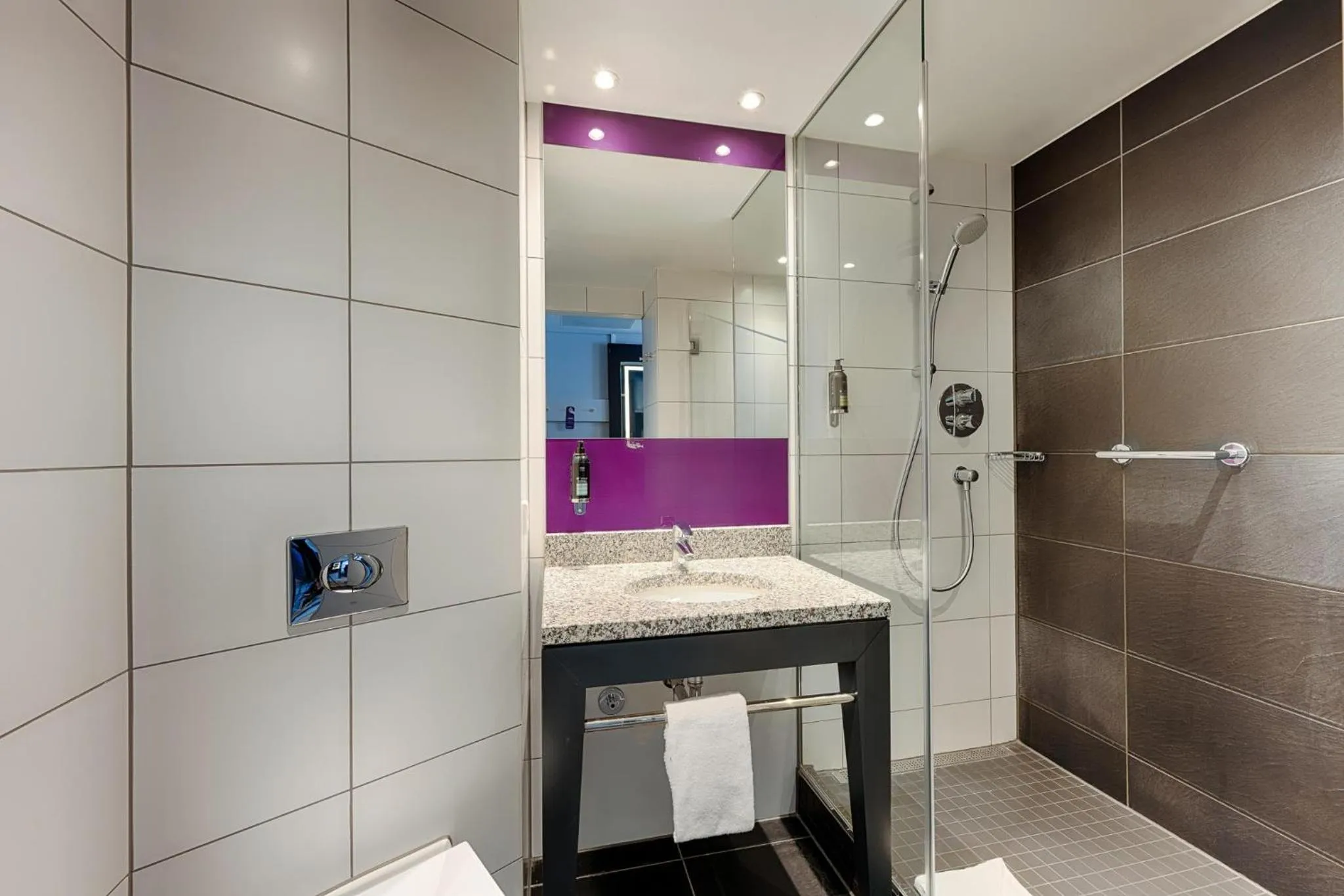 Bathroom in Premier Inn Berlin Alexanderplatz