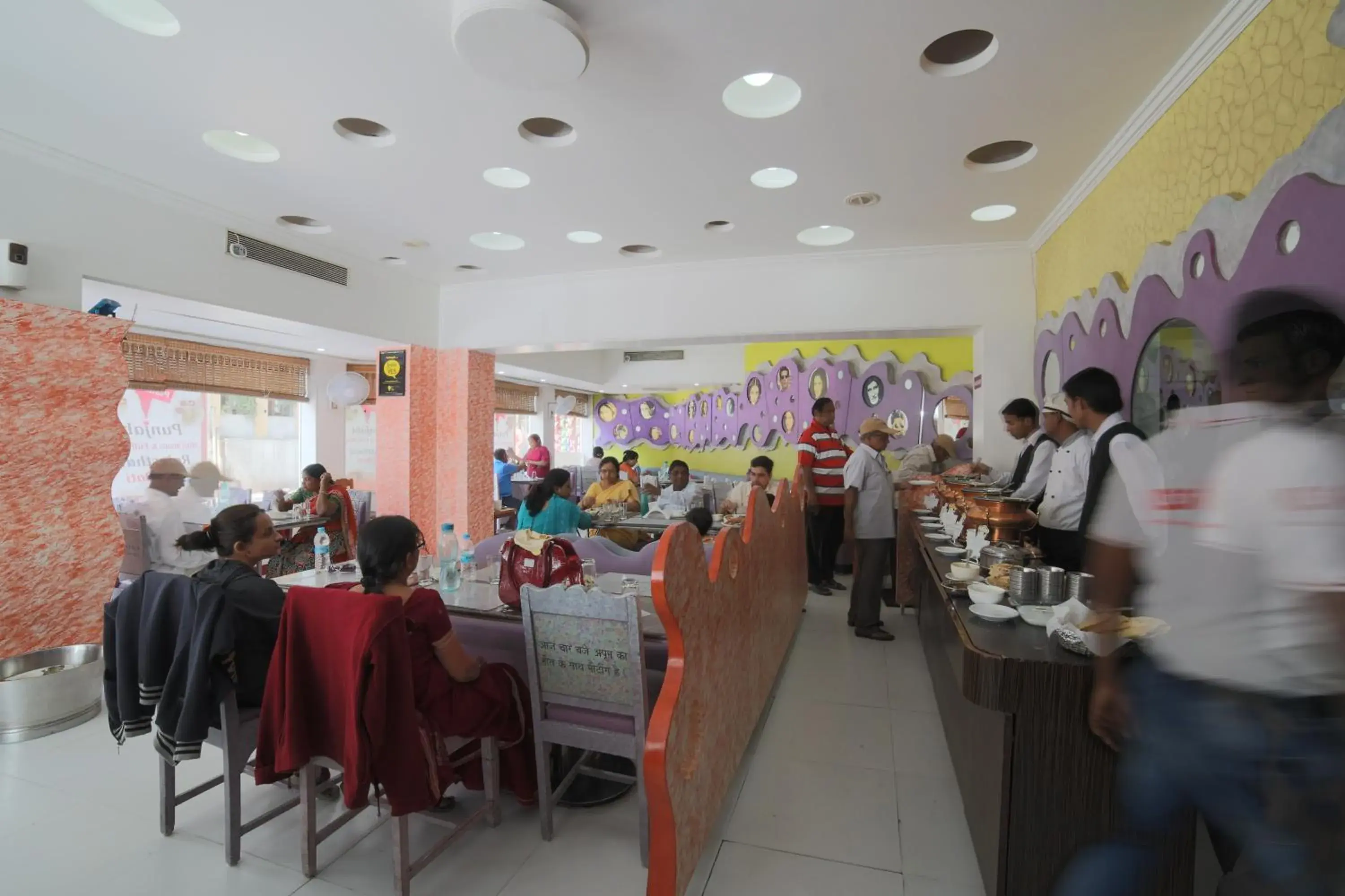 Restaurant/places to eat in Hotel Samrat International Restaurant/places to eat in Hotel Samrat International