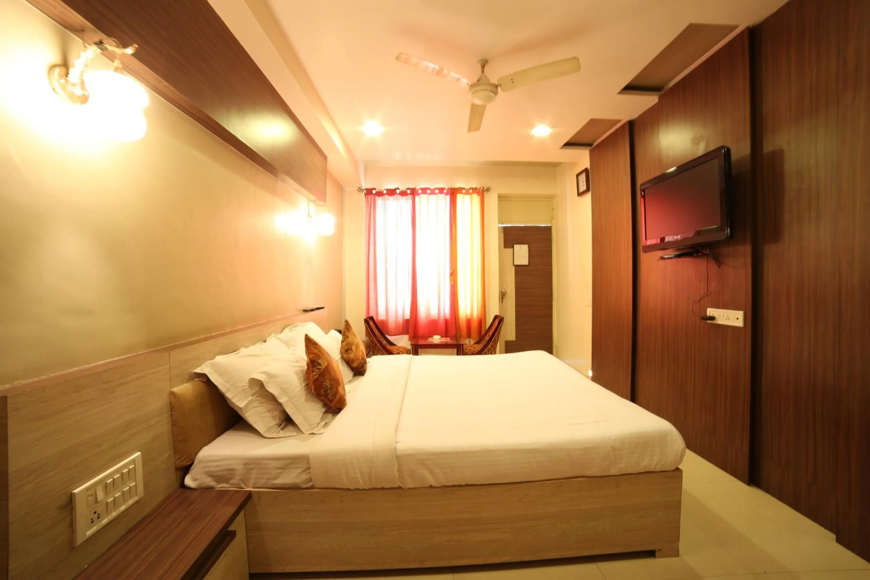 Bed in Hotel Samrat International