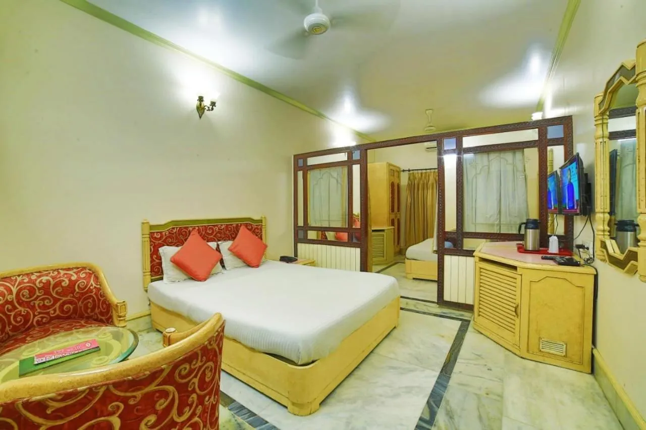 Bed in Hotel Samrat International