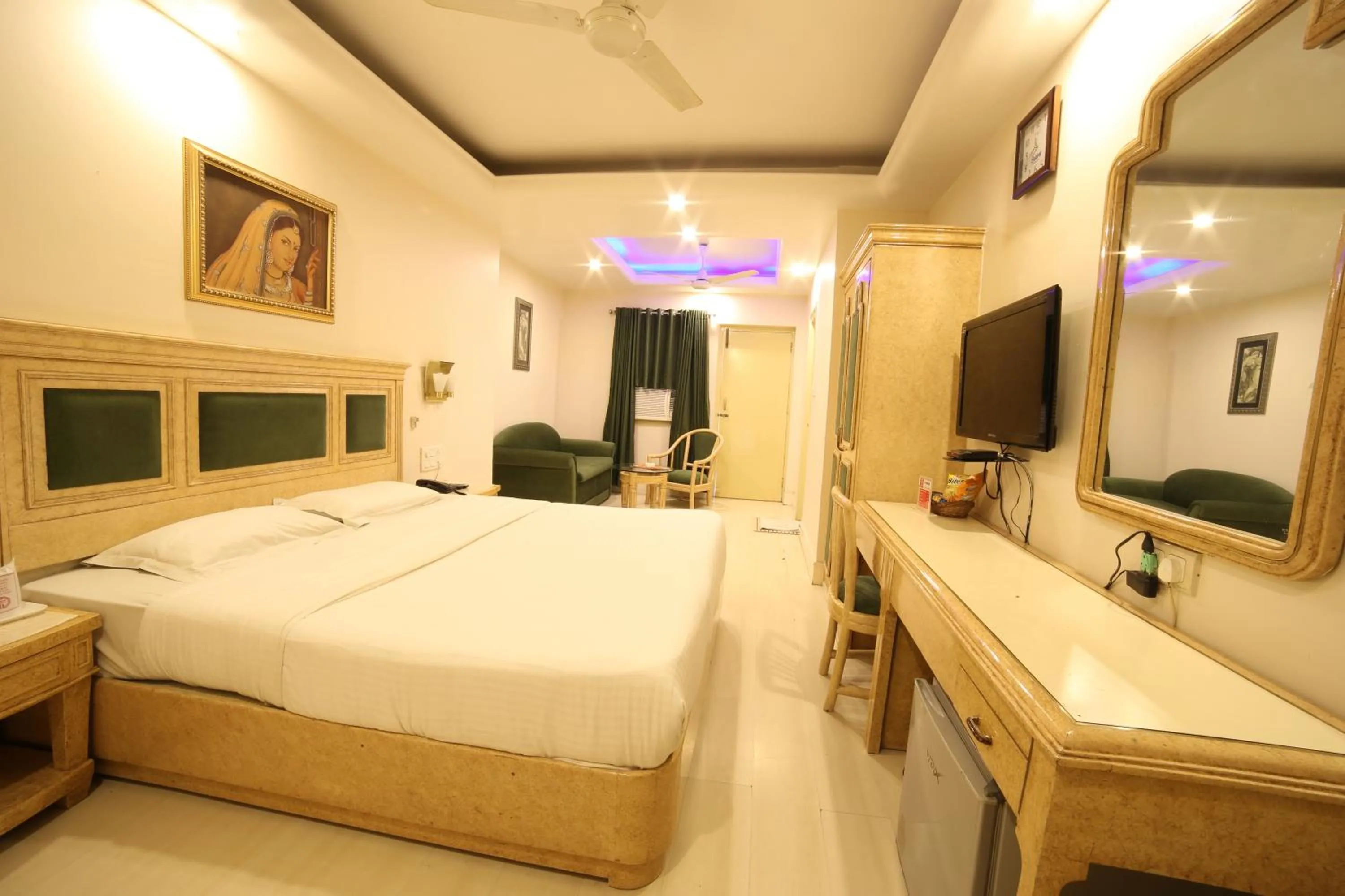 Bed in Hotel Samrat International