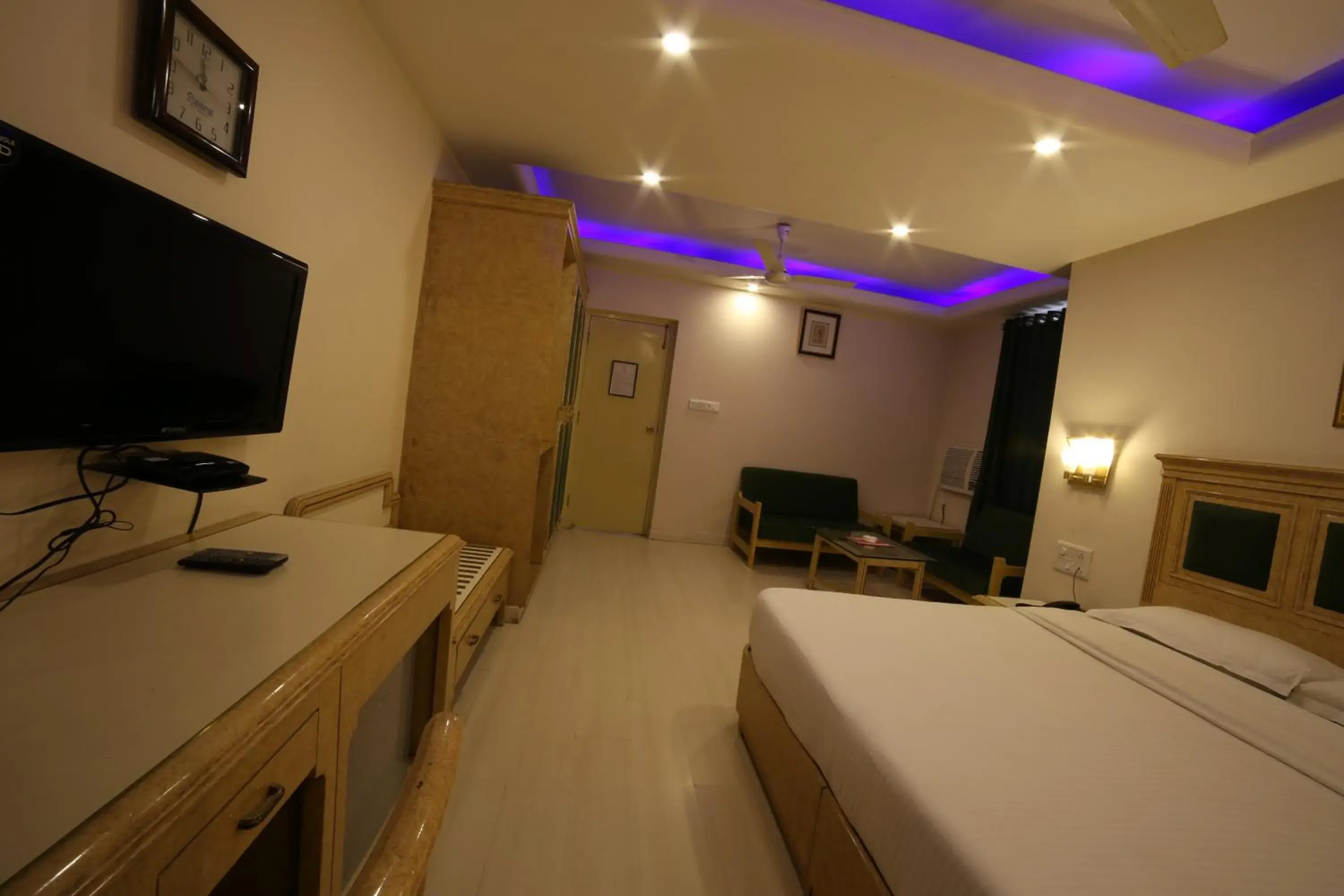 Bedroom in Hotel Samrat International Bedroom in Hotel Samrat International