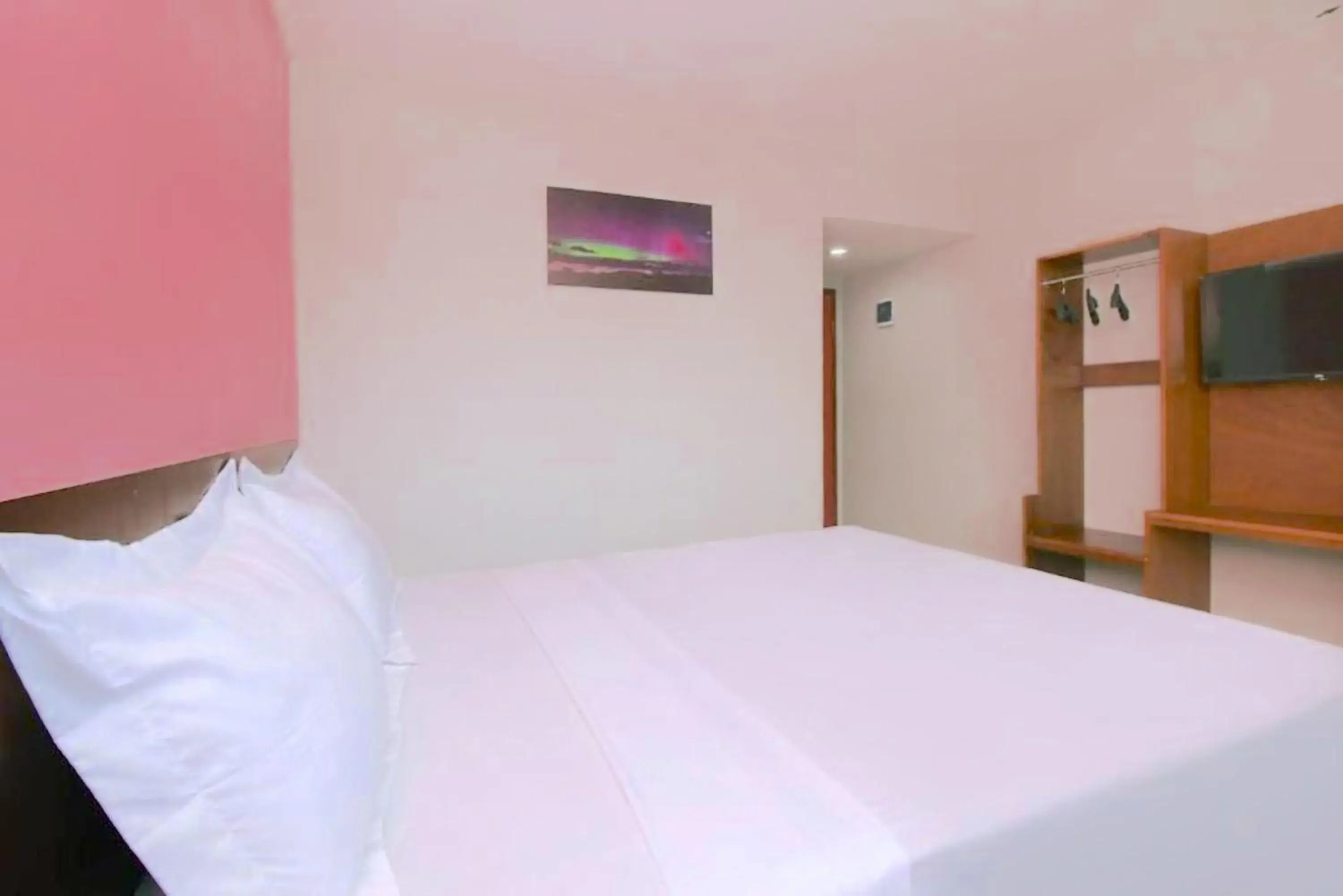 Bed in The Aurora by Makati Bed in The Aurora by Makati