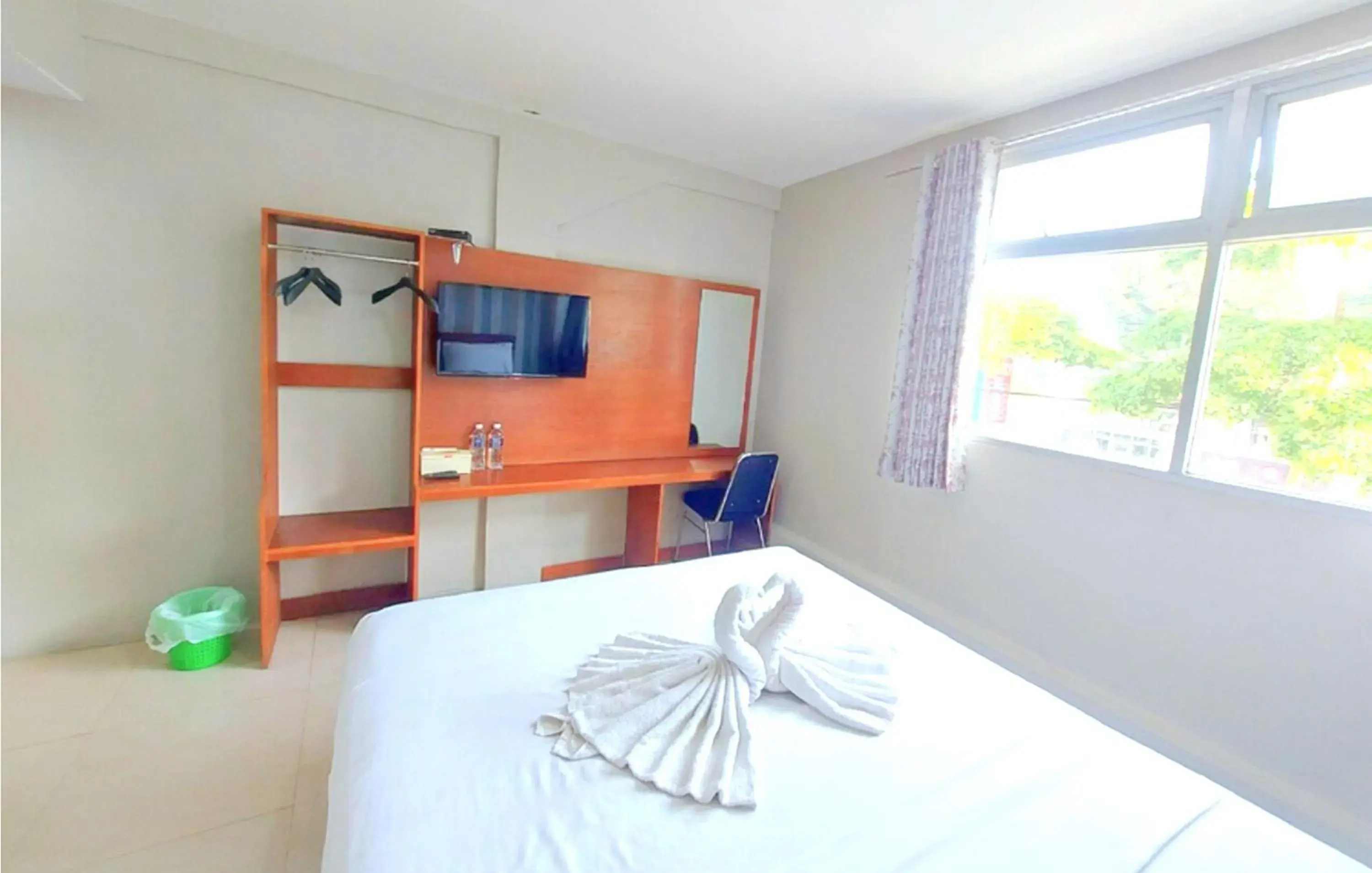 Bed in The Aurora by Makati Bed in The Aurora by Makati