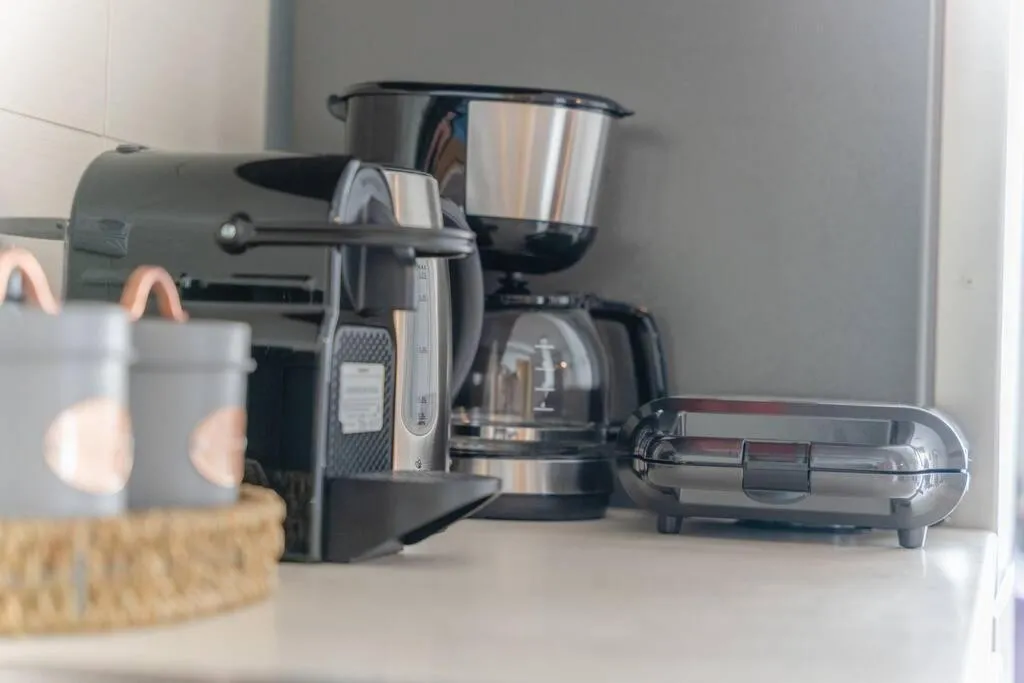 Coffee/tea facilities in #S20 Chic 1 BR apartment in the centre of Volos