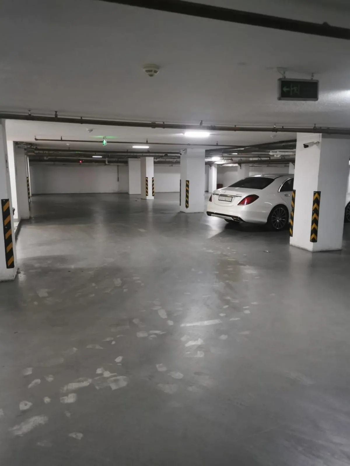 Parking in Ocean View Al Zahra