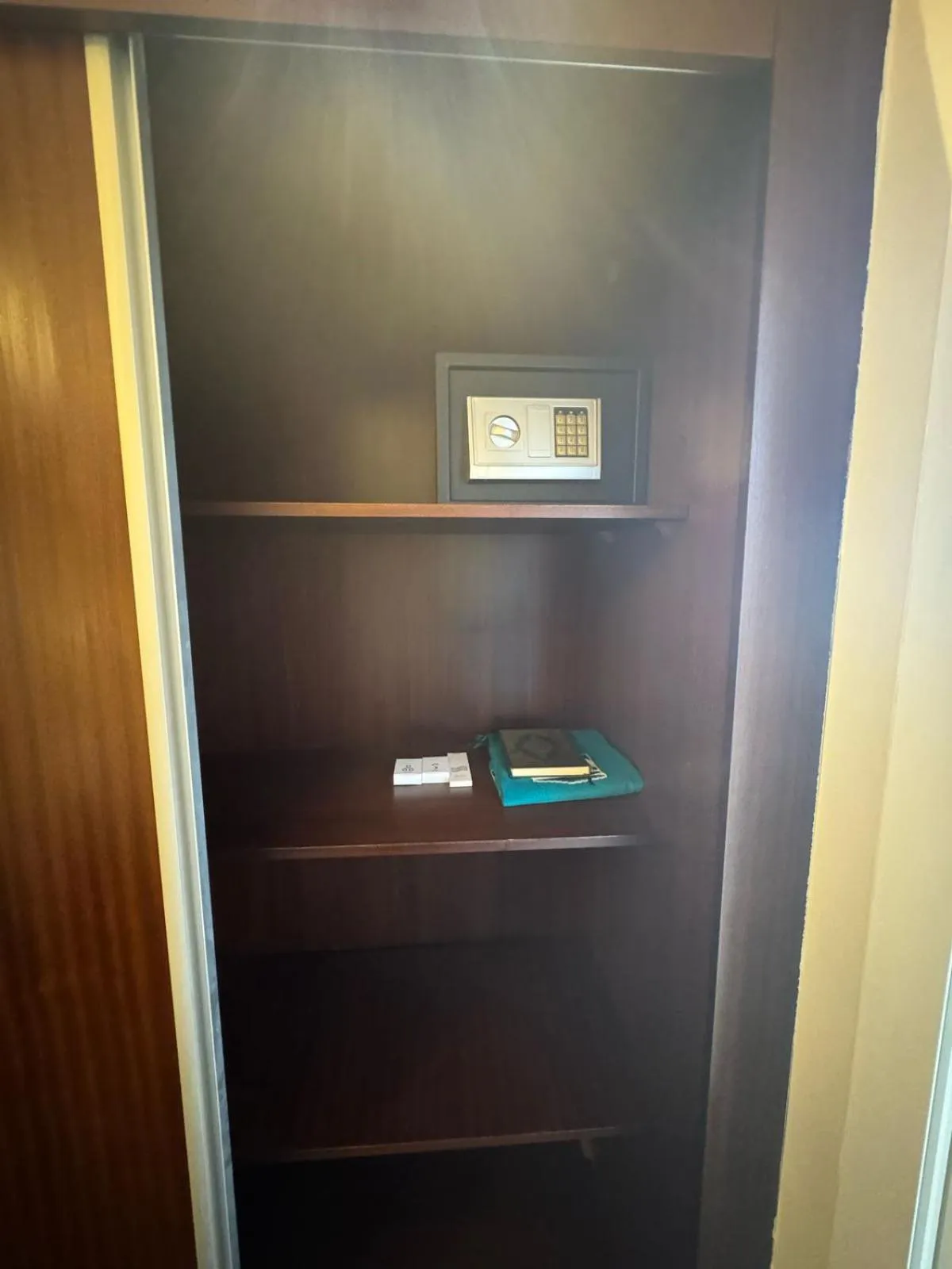 wardrobe in Ocean View Al Zahra