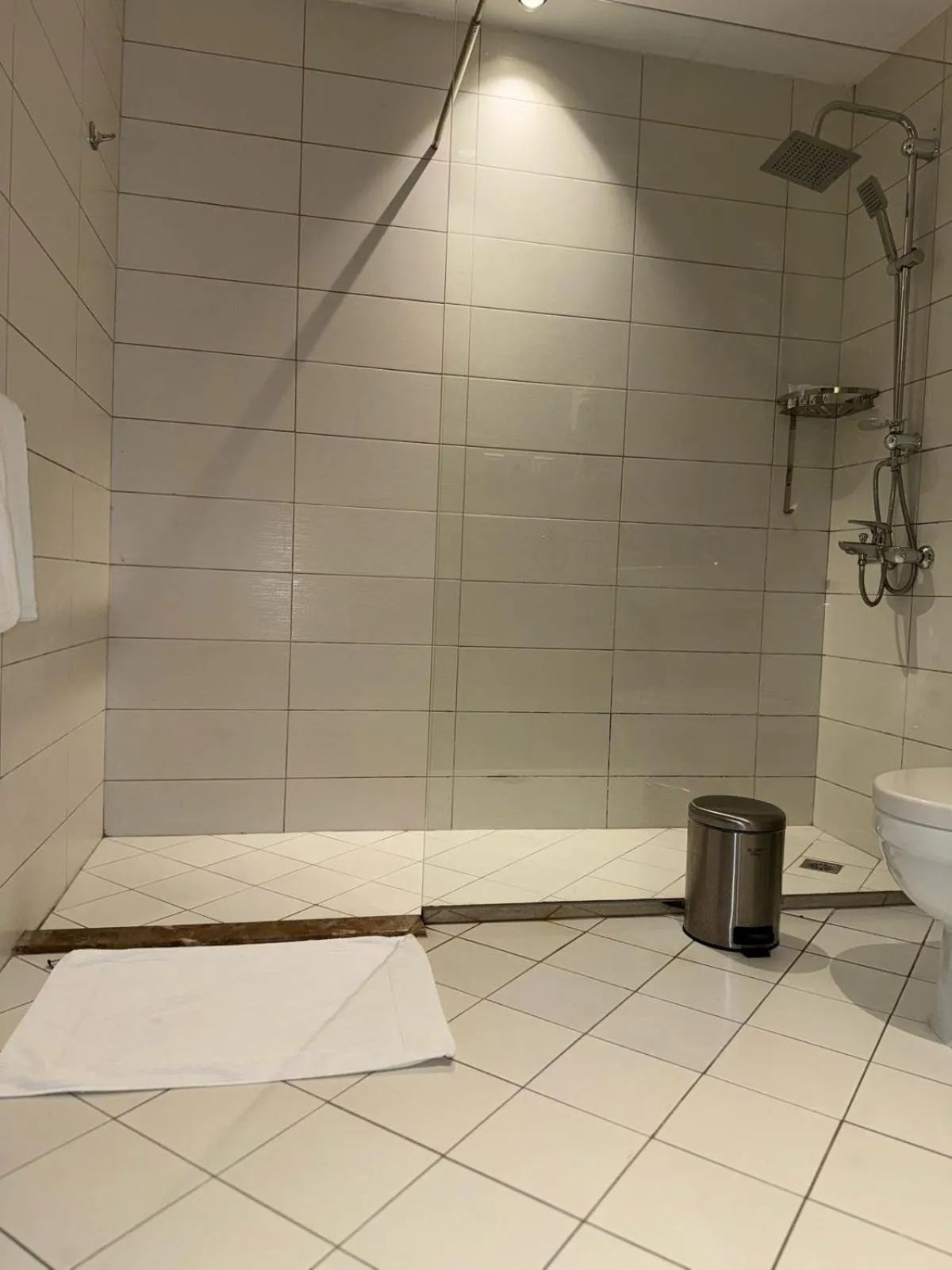 Shower in Ocean View Al Zahra