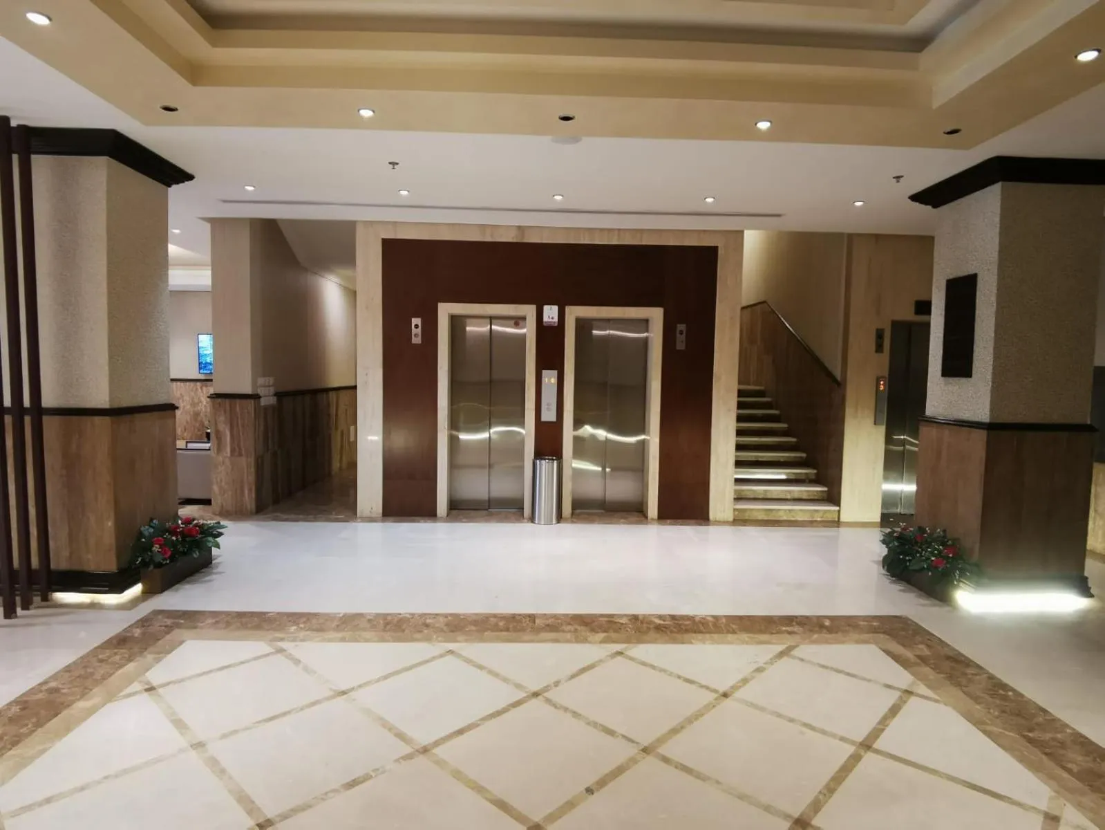 elevator in Ocean View Al Zahra