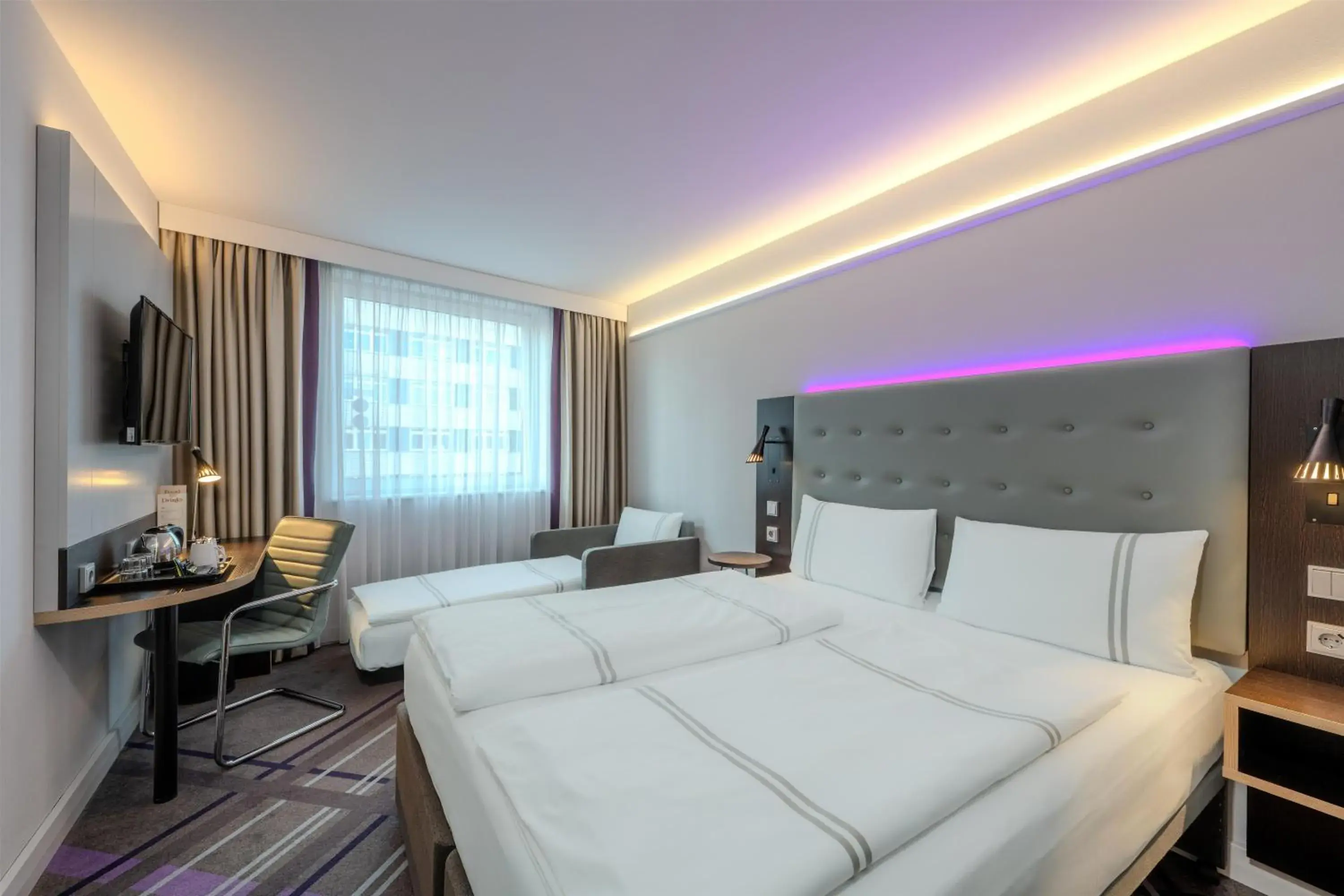 Bedroom, Bed in Premier Inn Berlin City Centre Bedroom, Bed in Premier Inn Berlin City Centre